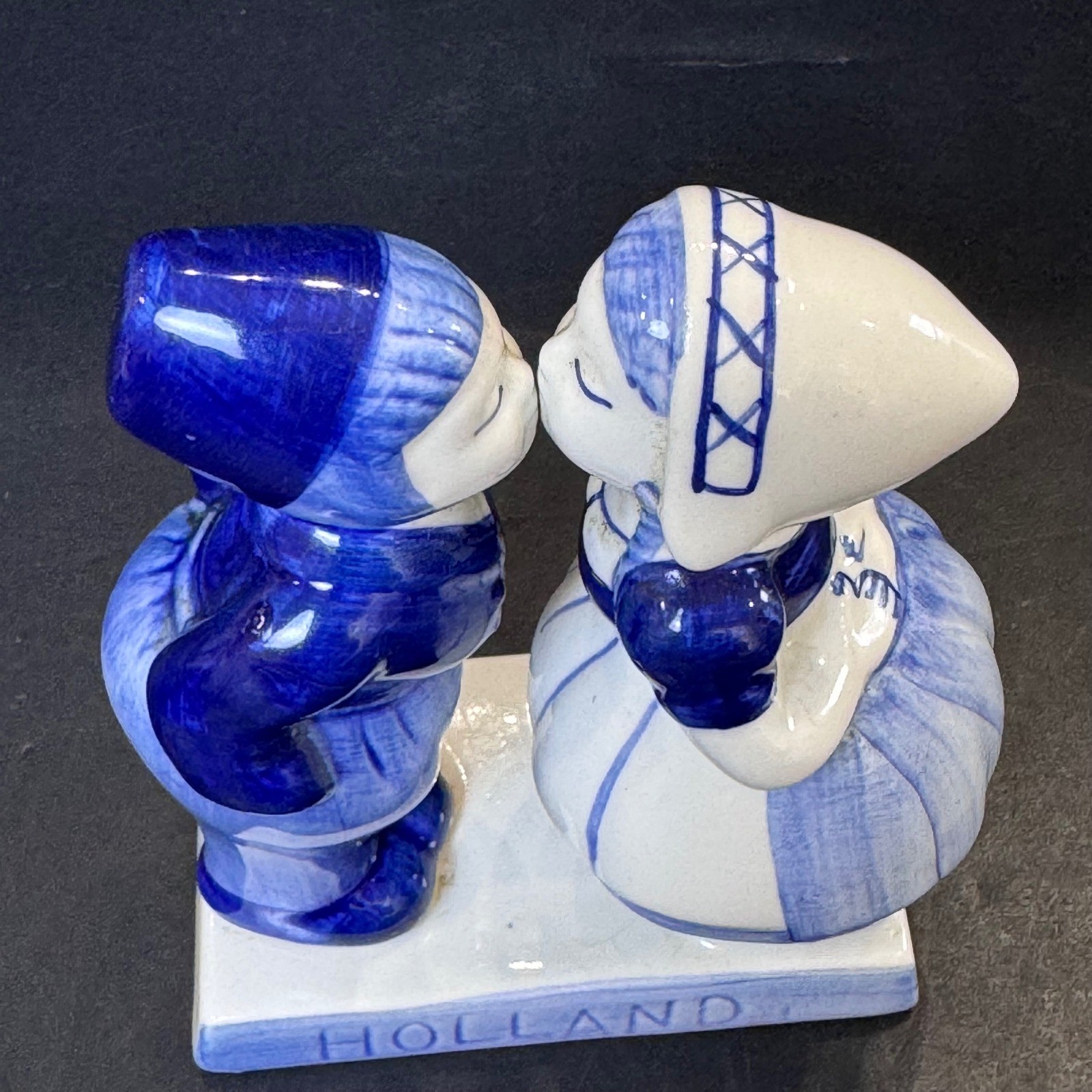 Delft Blue Handpainted Holland Kissing Dutch Boy and Girl Ceramic Figurine