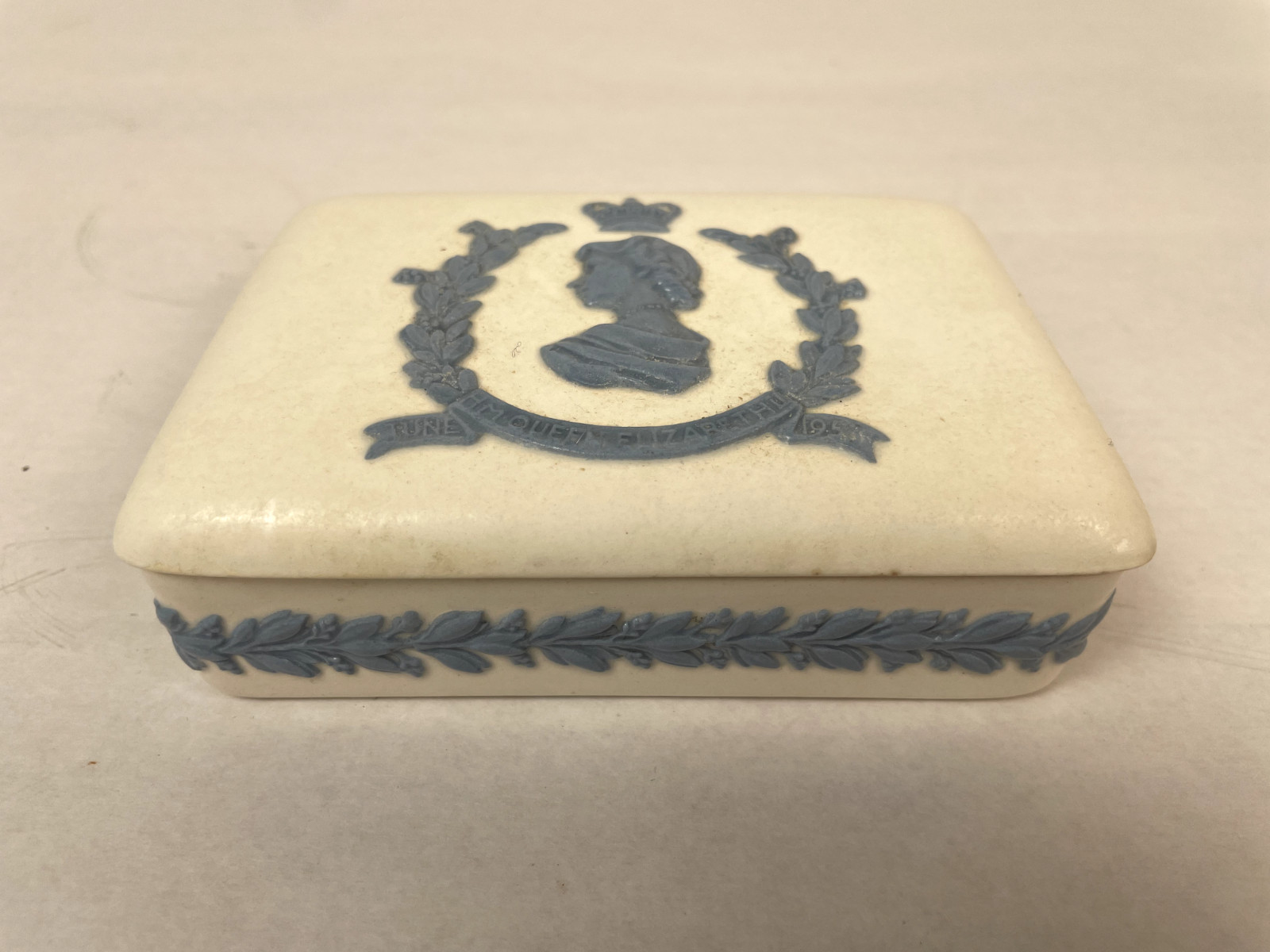 1953 Vintage Wedgwood Queensware Queen Elizabeth II Coronation Cigarette Box