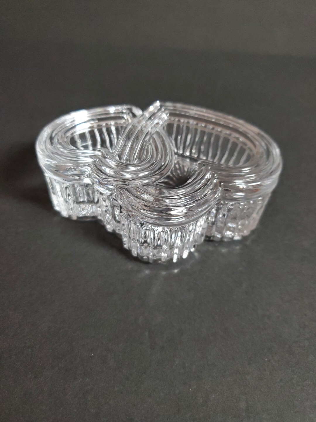 Double Entwined Heart Trinket Box W/ Lid Crystal Clear Ribbed Bottom 4.5″ X 3.5″