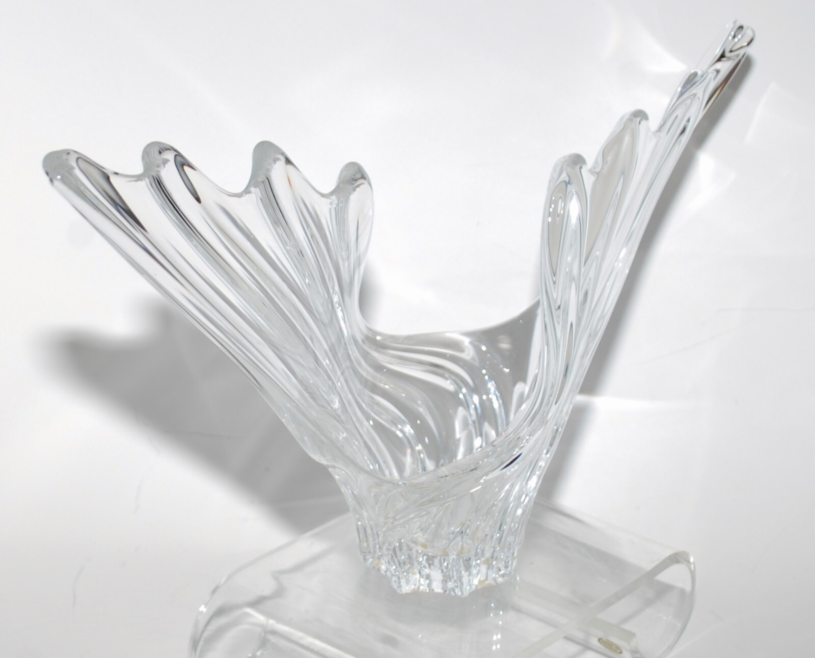 Vtg. Vannes France Le Chatel Crystal Modernist Winged Wave Centerpiece Vase 16″
