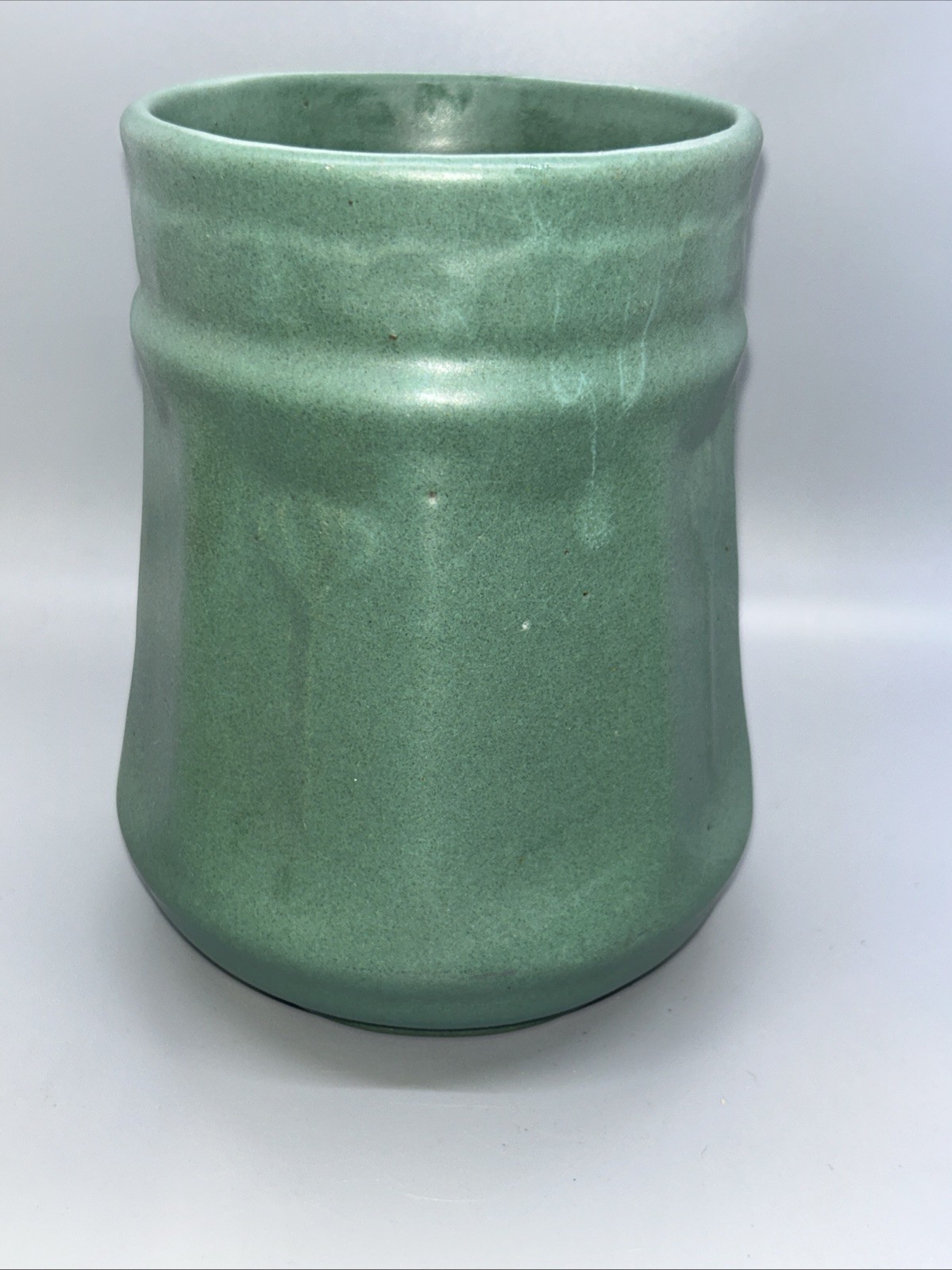 Zanesville Art Pottery Matte Green Cattail Tobacco Leaf Vase 7.25” Tall