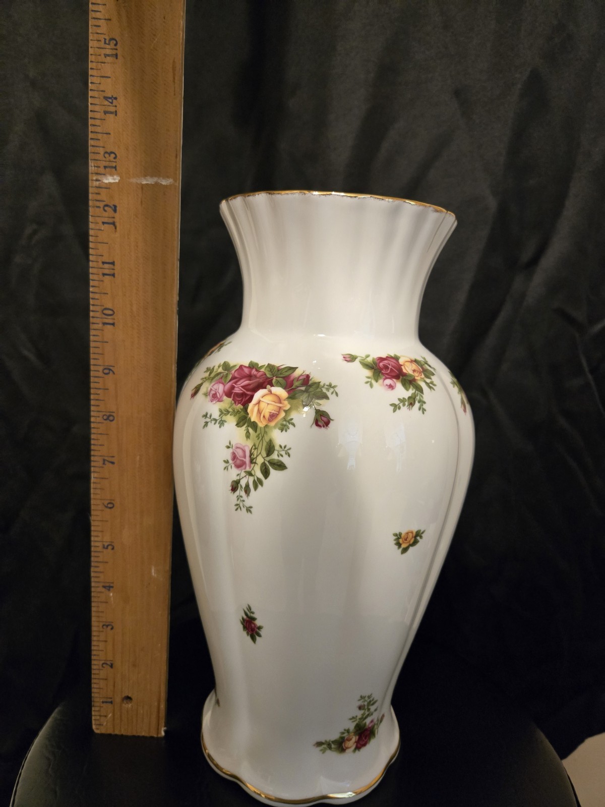 Royal Albert Bone China OLD COUNTRY ROSES Large Vase 12″ W/ GOLD TRIM