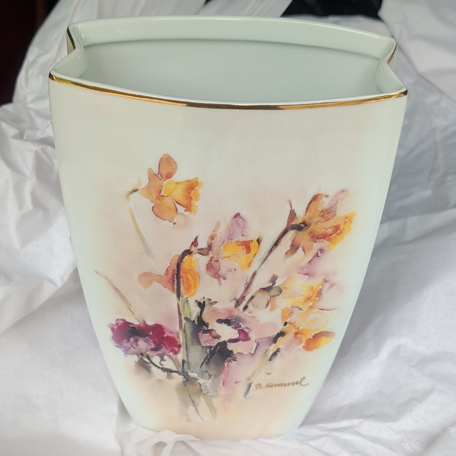 Goebel Berta Hummel Gallery Porcelain Vase Daffodils Anemones 2004 DE