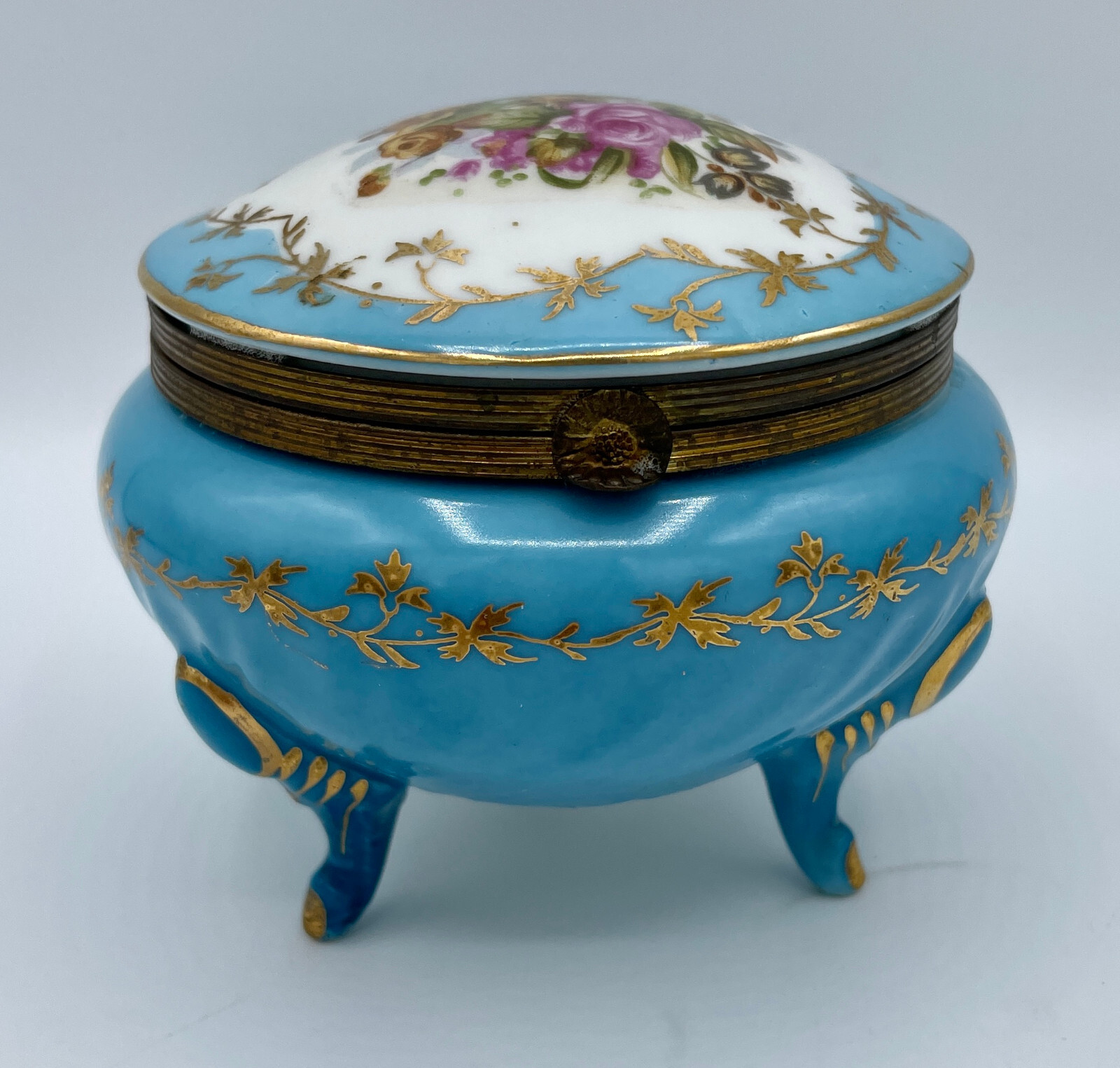 Vtg Nancy Pew Pedestal Trinket Box Hinged Lid Floral Blue Ceramic 3 Feet Japan