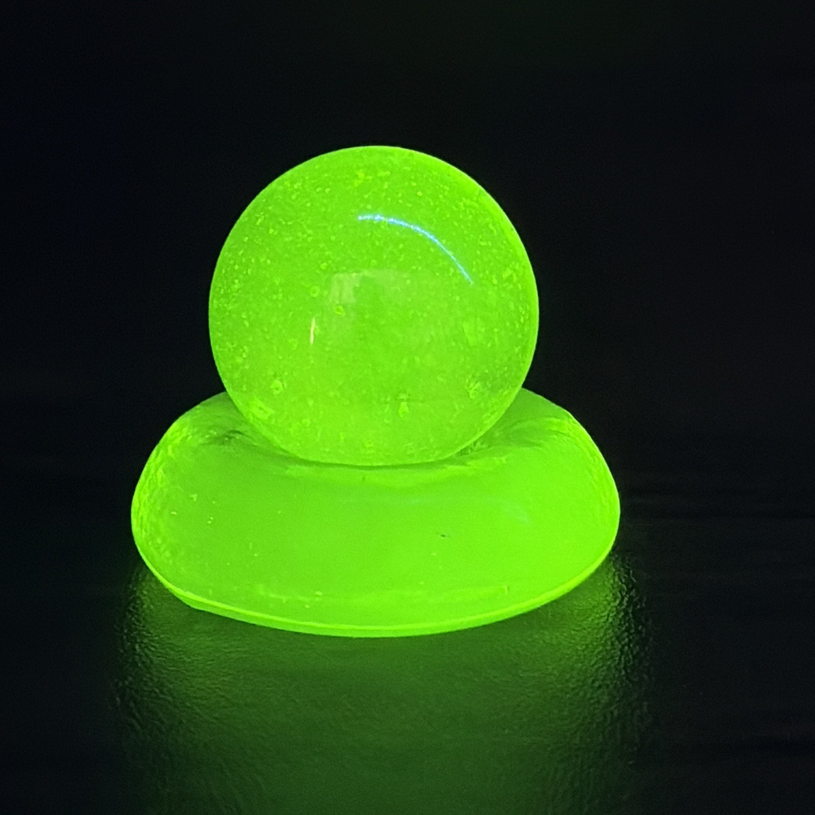 Boyd Marble Holder 1.5″ Vaseline Uranium Glass UV Glow w/ 1″ Shooter Marble HTF