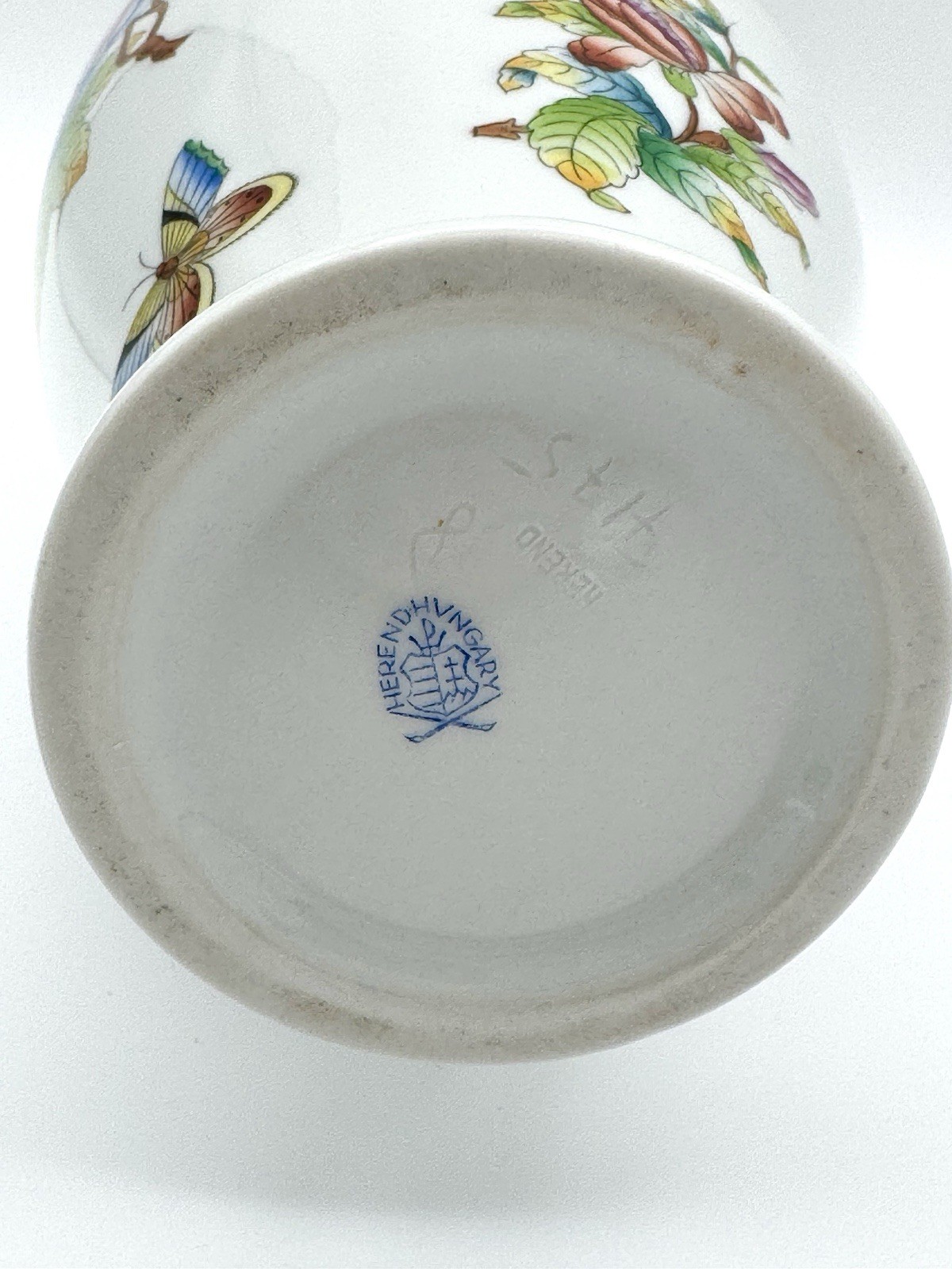 Herend Queen Victoria 7175 – Handled Vase, 13”