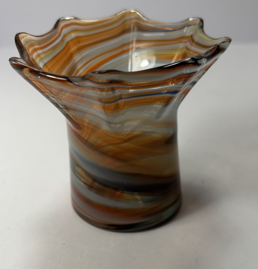 Swirl Glass: Small Vase With Scalloped Top