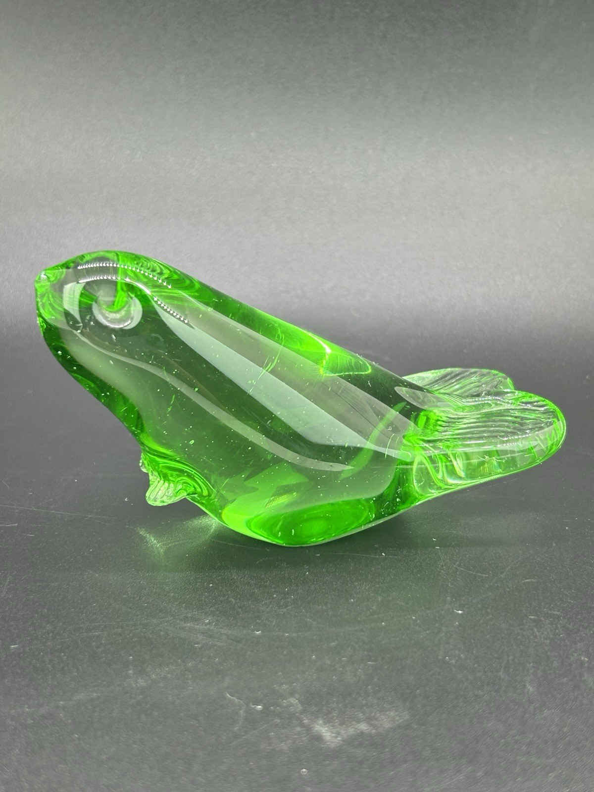 Vintage Green Emerald Glass Seal Sea Lion Figurine 3.5” Fin to Nose BN34