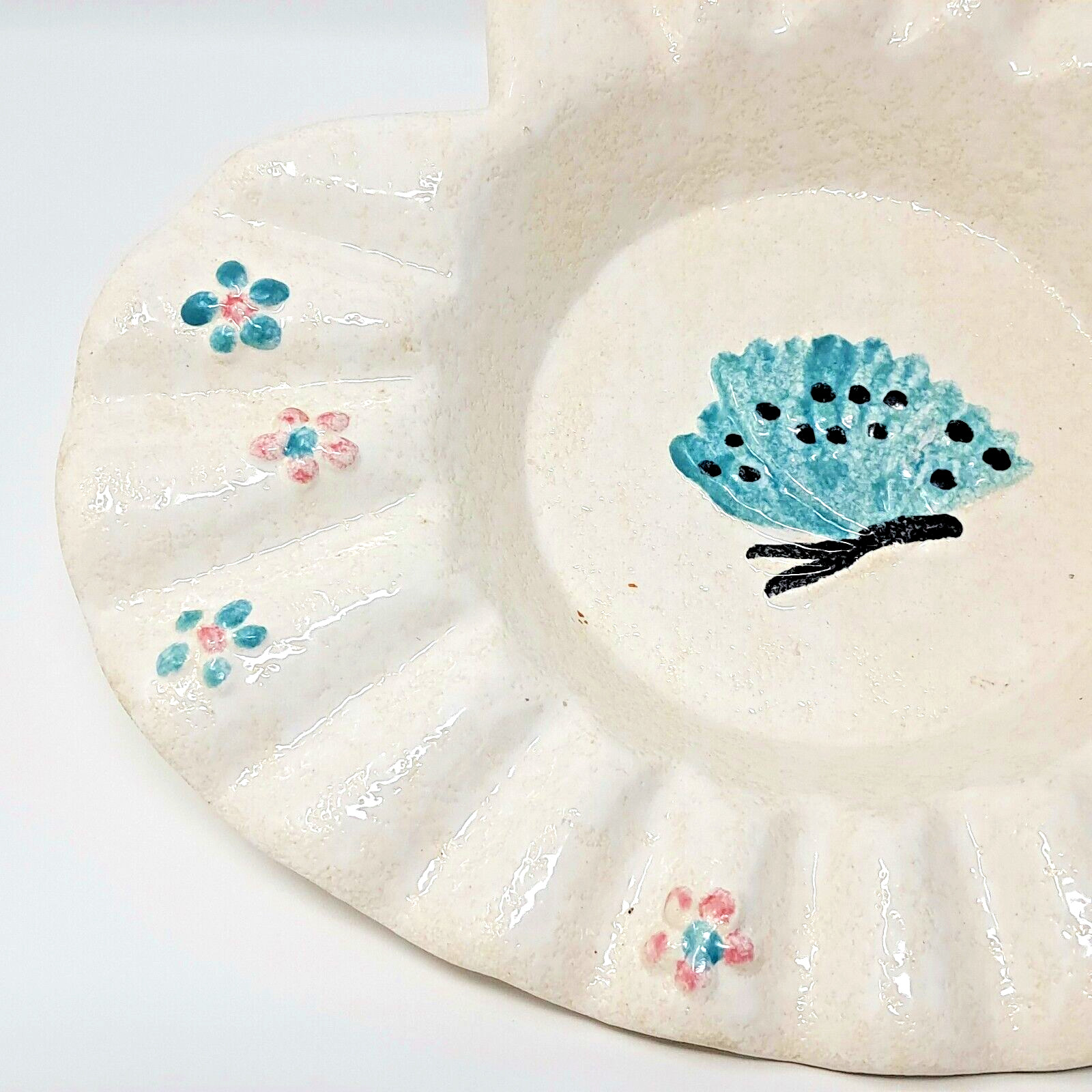 Hull 1956 Heart shaped Ashtray white w/ blue Butterfly 7″ wide vintage Pottery