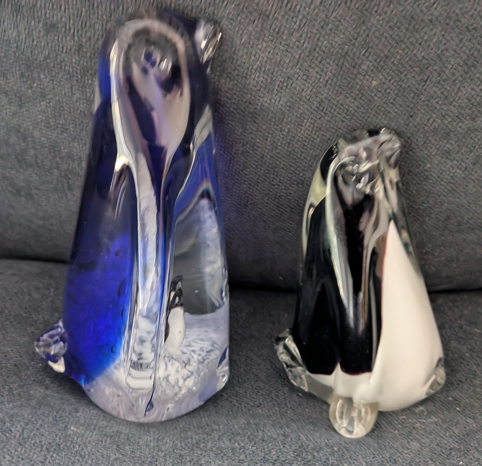Cobalt Blue Art Glass Mother Penguin w/ Babies Figurine Paperweight 5.5″