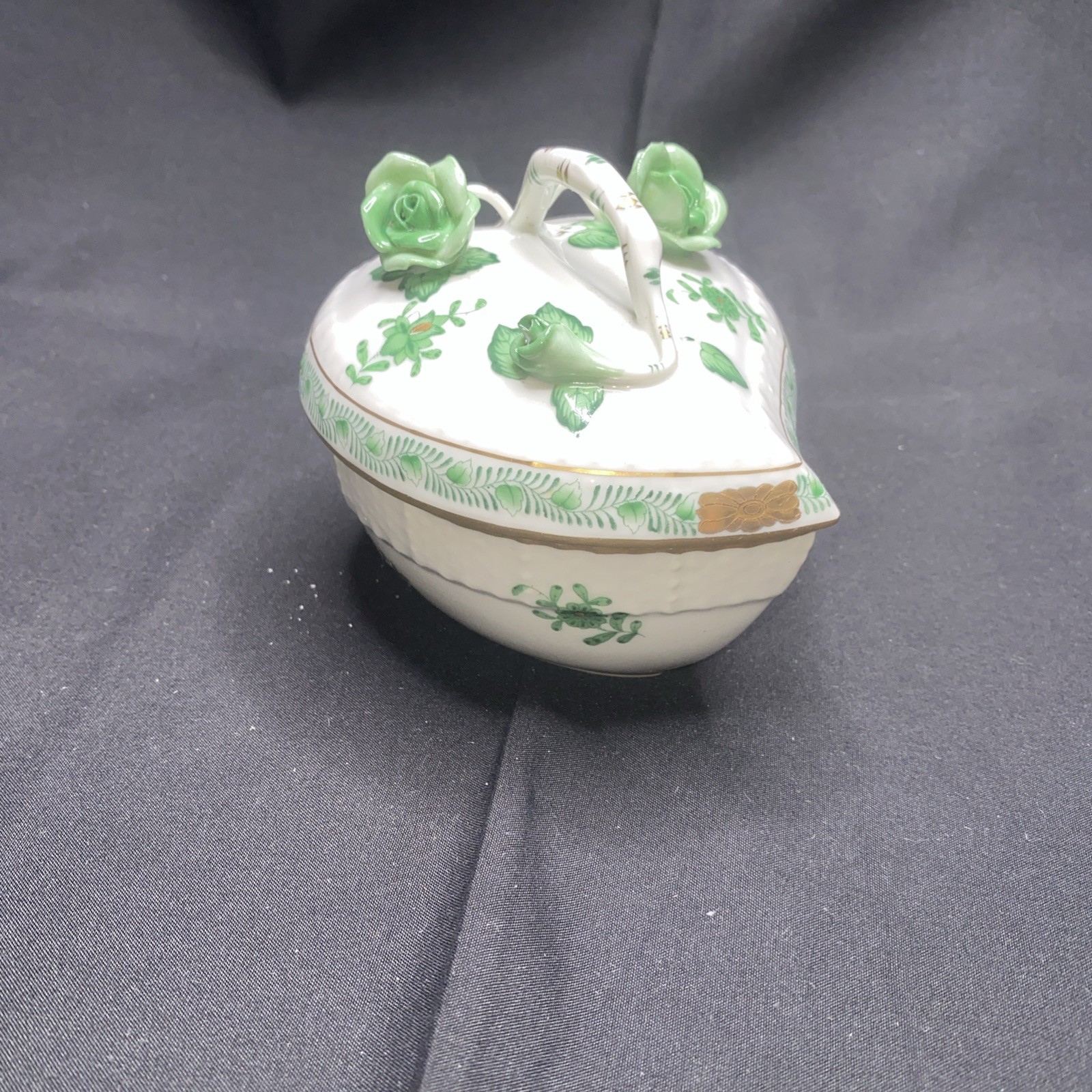Herend Chinese Bouquet Green Covered Heart Shaped Trinket Box Rose Handle Gold