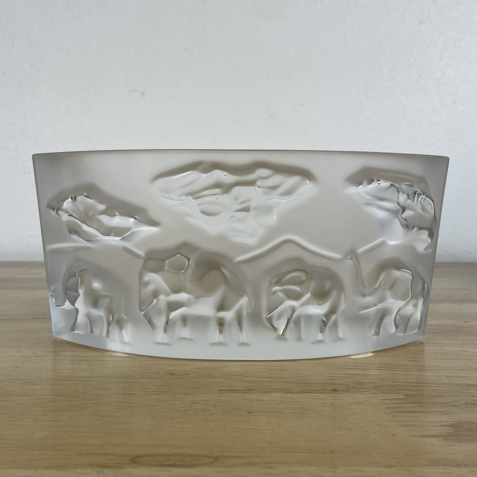 Baccarat Thomas Bastide Frosted Crystal Glass Elephants Vase Made In France 9”