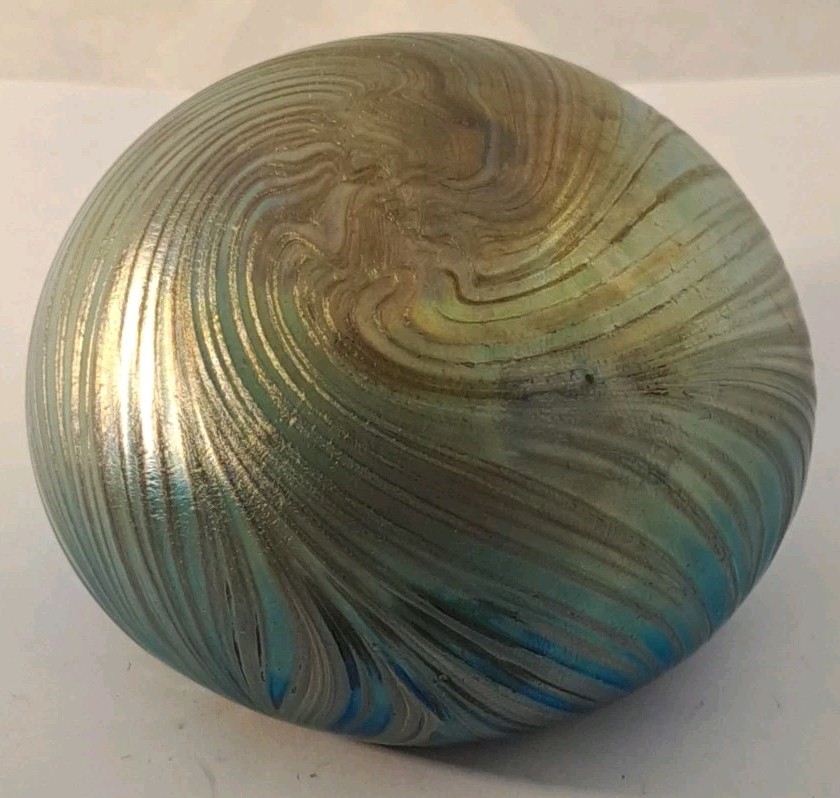 VINTAGE Signed Dan Sweaney Blue Gold Iridescent Art Glass 3 1/8 Paperweight 2004
