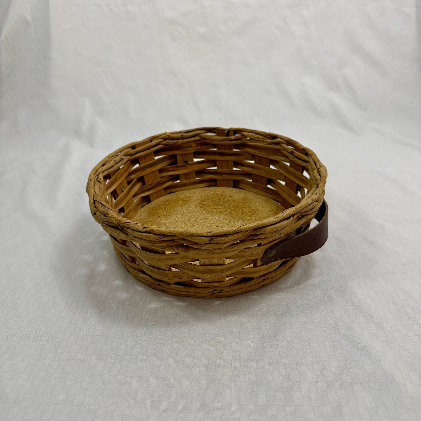 Pyrex Woven Basket Carrier for 2 Qt Round Casserole w Leather Handles Vtg