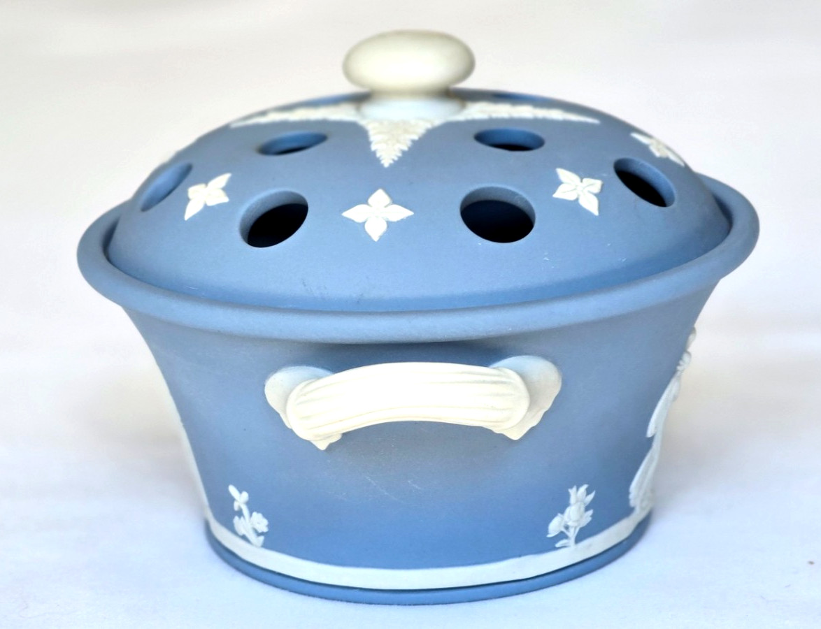 Wedgwood Blue Jasperware Lidded Potpourri Pot 5″ Lord Wedgwood Collection 1980