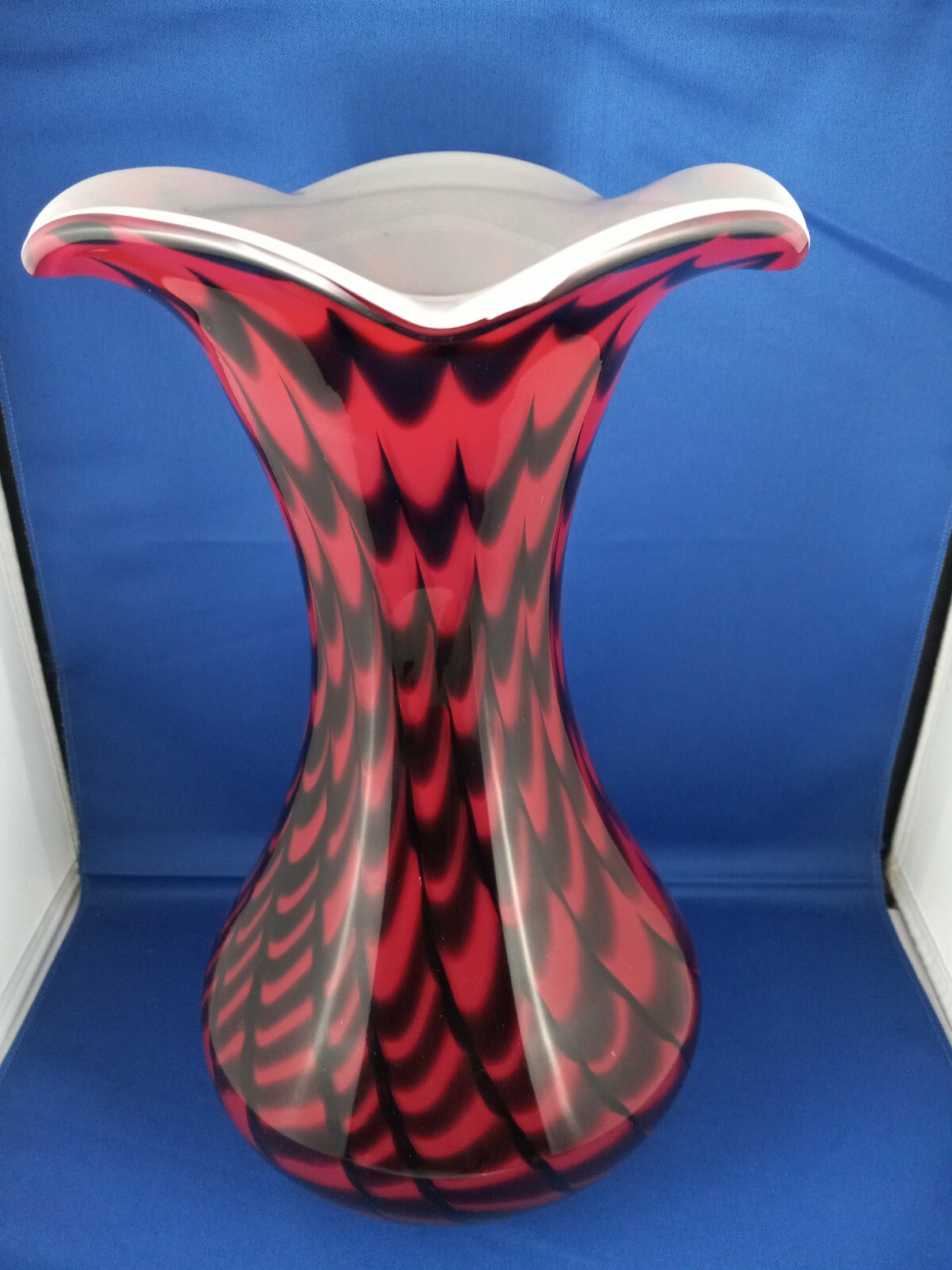 Large Hand blown art glass vase in black and red