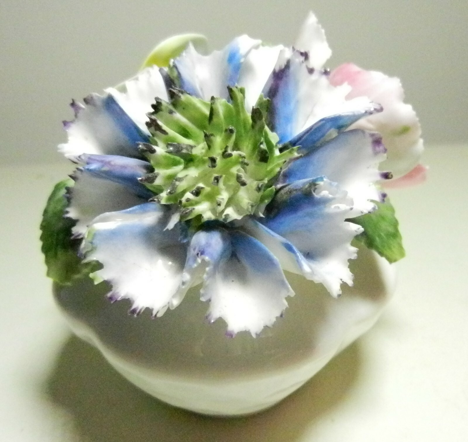 REGAL Staffordshire Fine Bone China Flower Arrangement in a Vase-Made in England