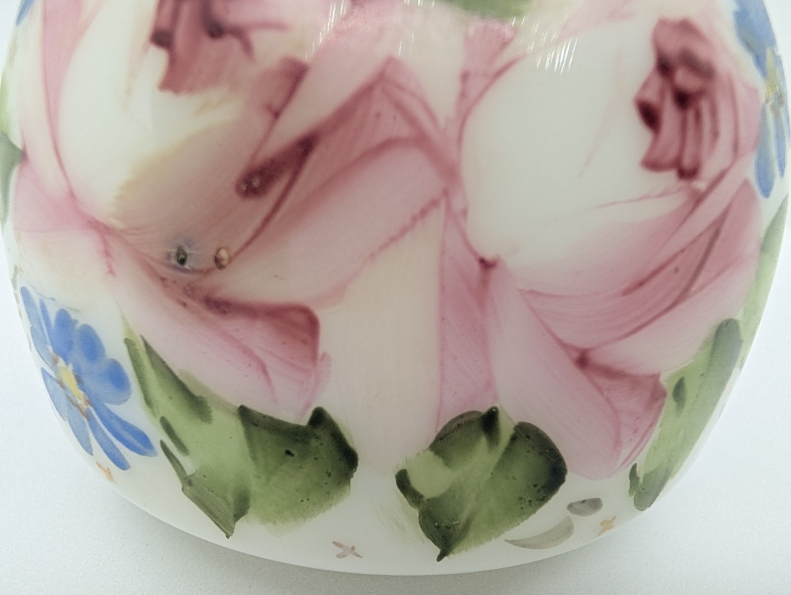 Fenton Vase Milk Glass Art Gold Star Charleton Roses Ruffled c1940-1959 5.5″