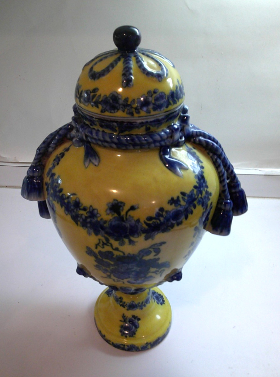 Vintage JUWC 1897 China United Wilson 14.5″ Lidded Urn