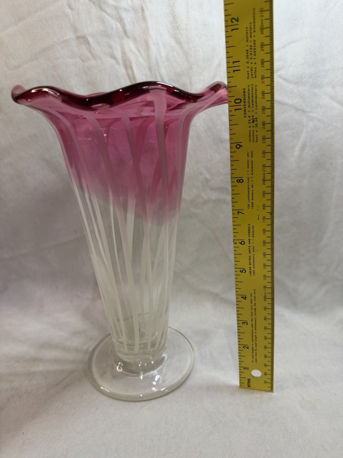 Vtg Hand Blown Art Glass Vase Pink White Pulled Feather Ruffled Rim 10 3/4 in