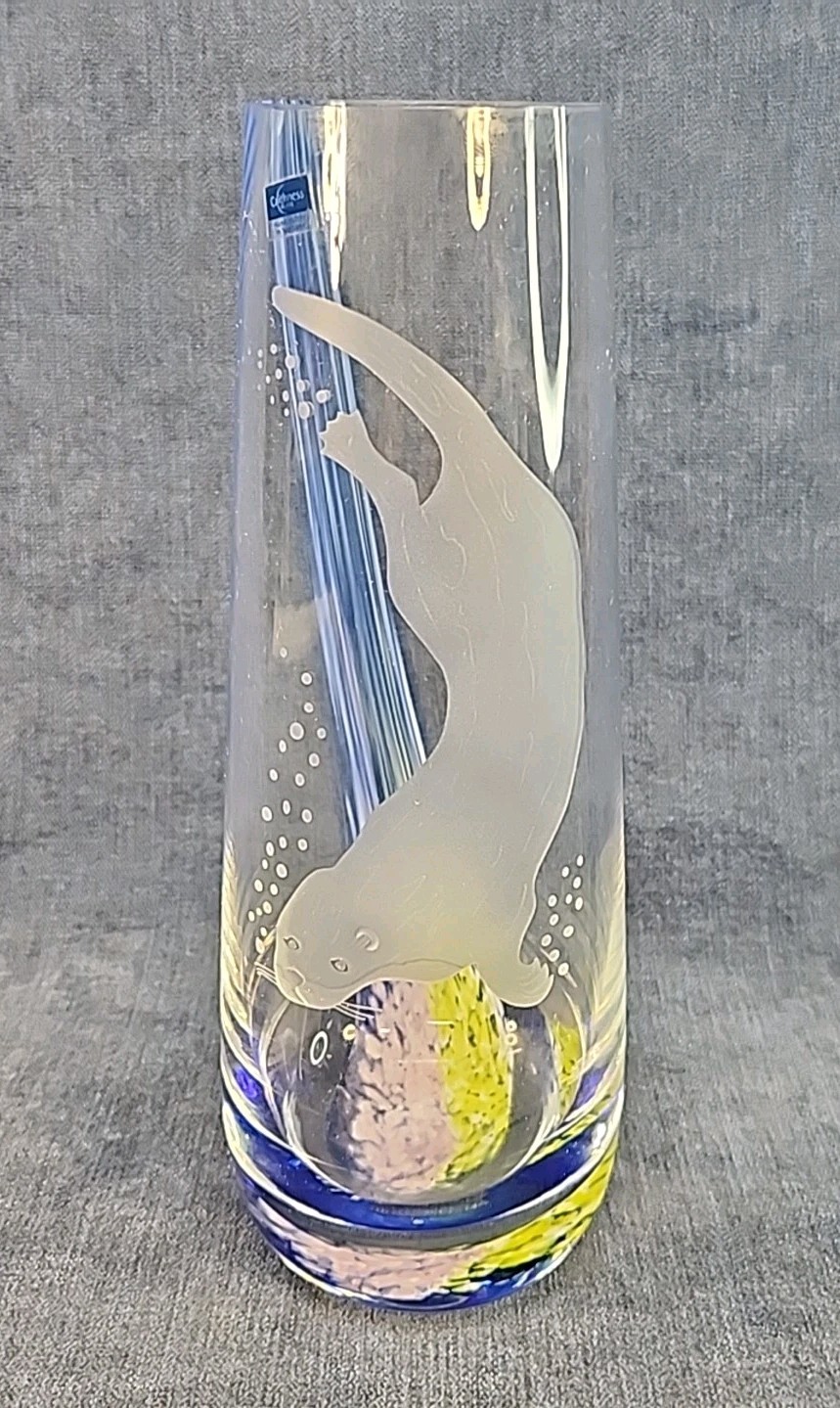 Rare Vintage Caithness Glass Etched Sea Otter Swimming Water Vase Scotland u-2E