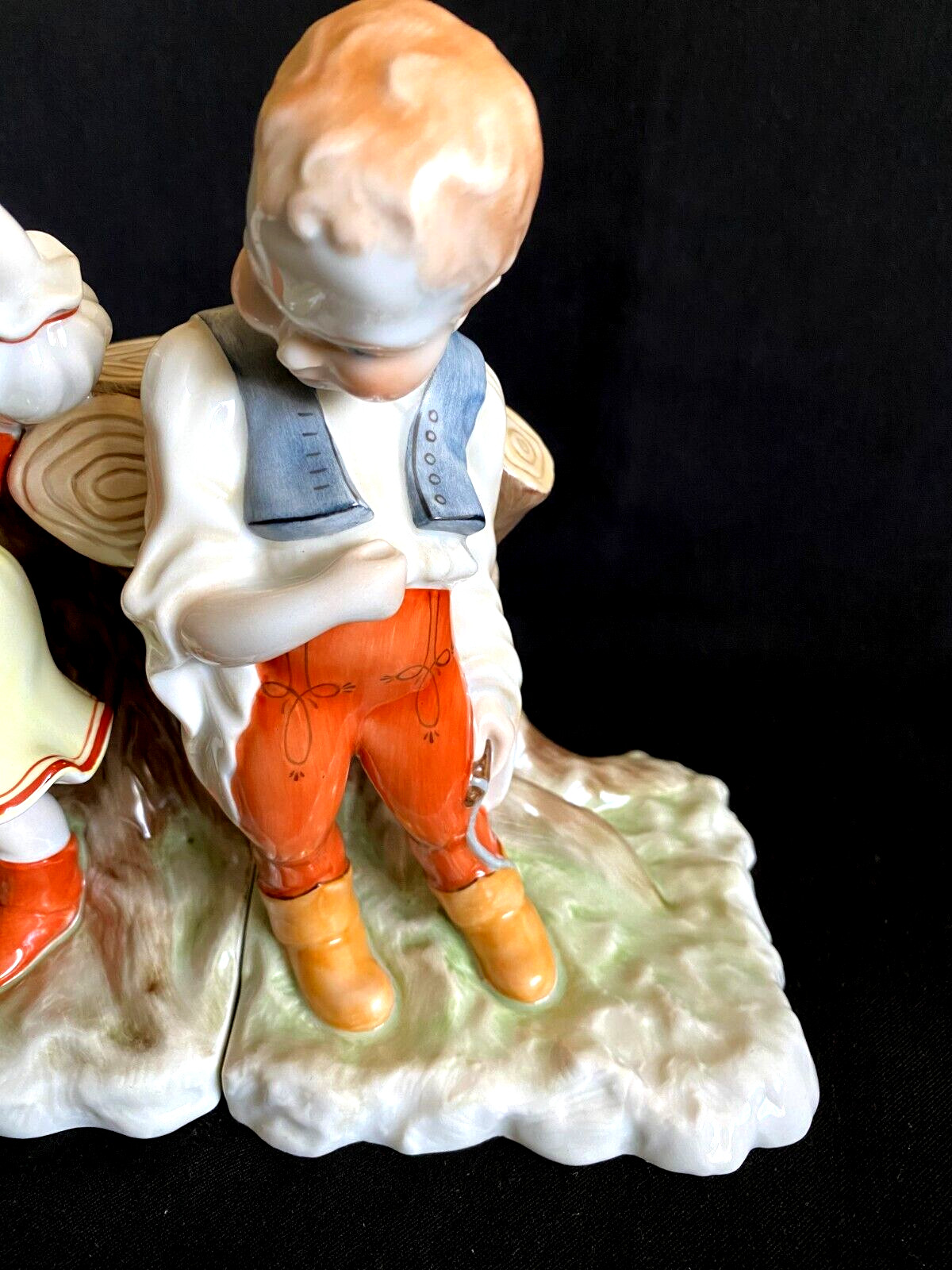 HEREND PORCELAIN HANDPAINTED PAIR OF LADY AND BOY BOOKEND FIGURINES