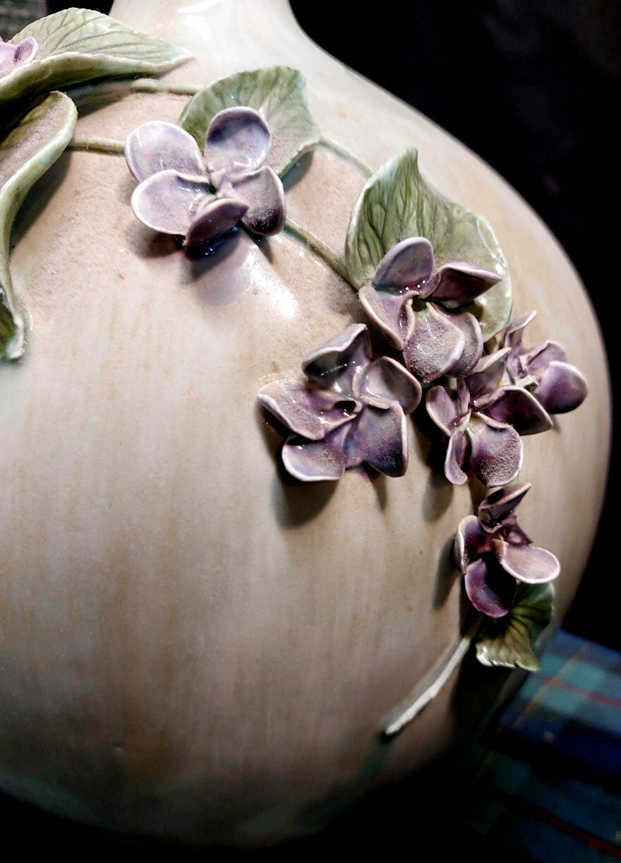 PAIR Hand Thrown Round Vases Violets & Leaves True to Nature Life-Like 9″Dia