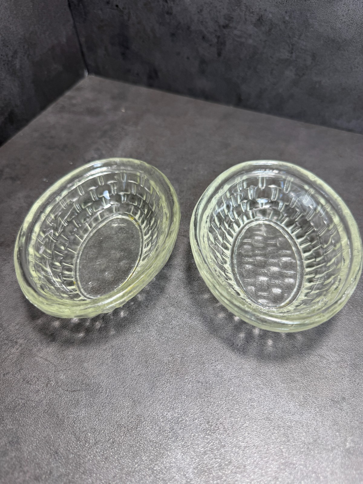 Mosser Glass USA – Bunny on Basket/Nest -Clear 4.5″ X 4.5″