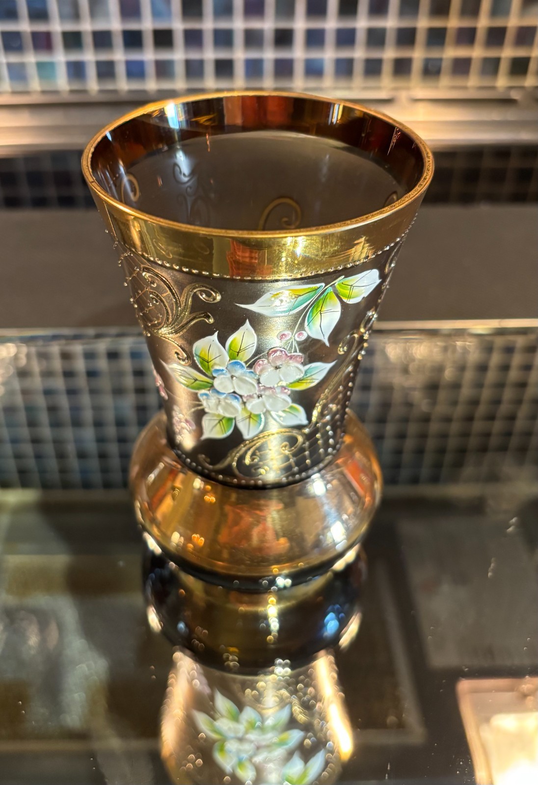 VTG VENETIAN MURANO GOLD ENCRUSTED BUD VASE W/ RAISED FLOWER PETALS HAND PAINTED