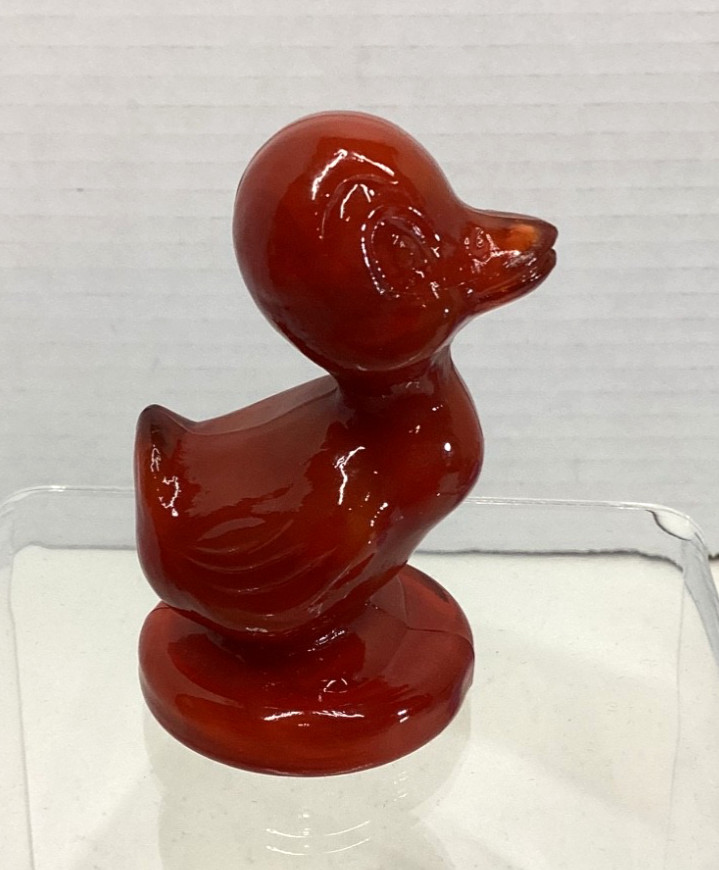 Vintage Boyd Art Glass Debbie Duck Figurine Tomato Slag Cadmium Glow 2.5” Tall