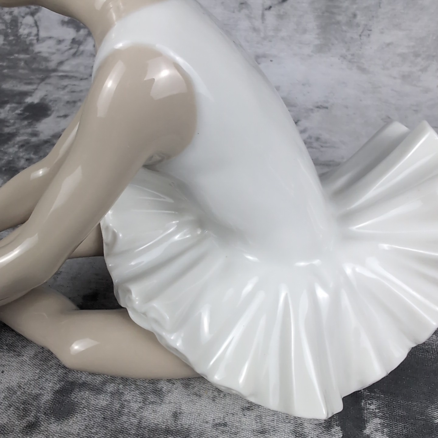 Lladro Nao 5.25″ 0151 Seated Stretching Ballerina Slipper Ballet Dancer Figurine