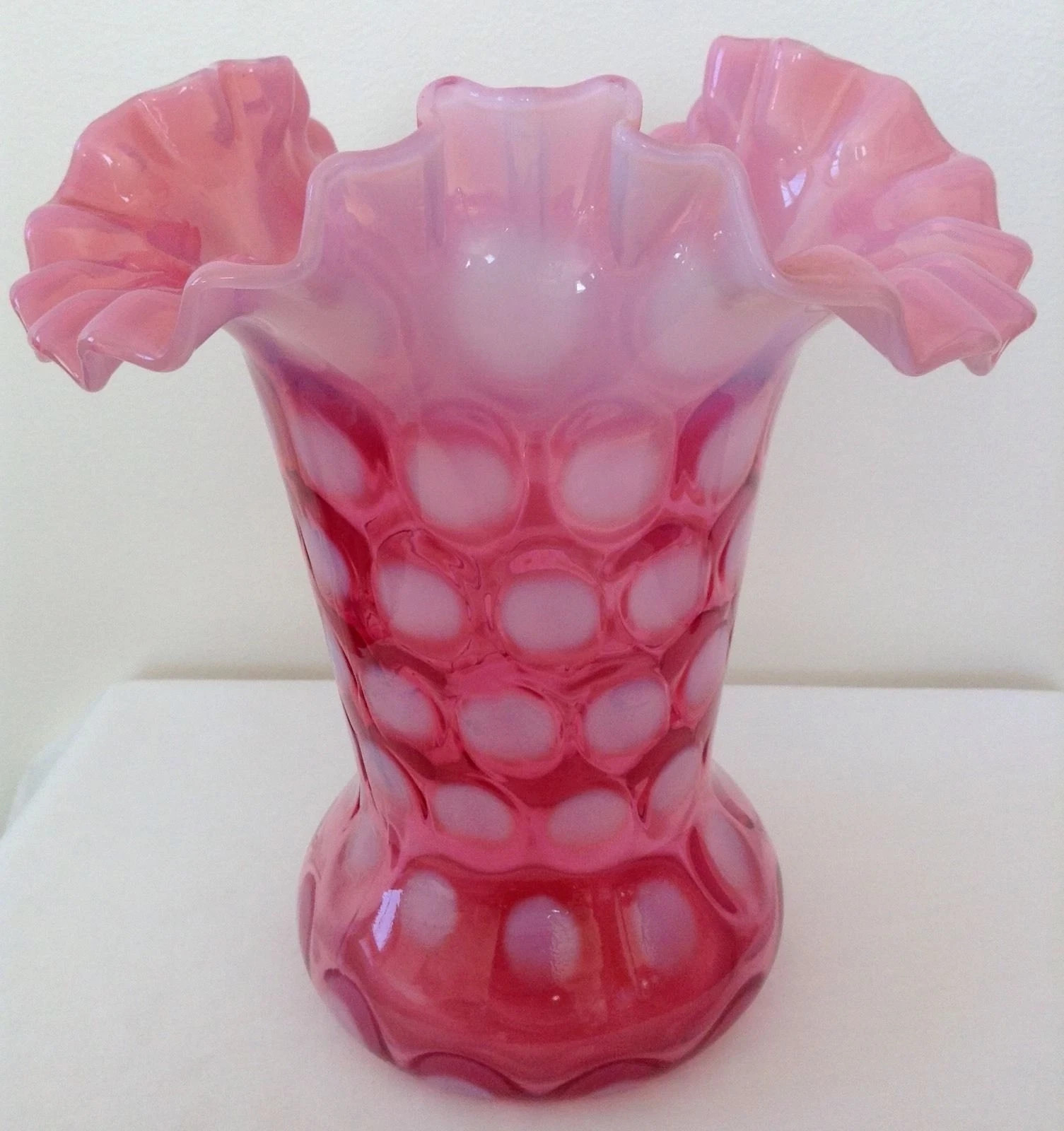 VINTAGE FENTON ART GLASS CRANBERRY OPALESCENT COIN DOT VASE A1
