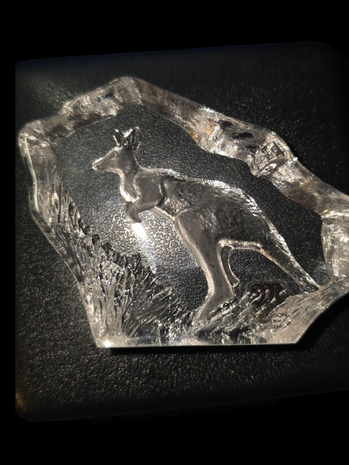 New Mats Jonasson Full Lead Crystal Känguru Kangaroo Sweden Etched Paperweight