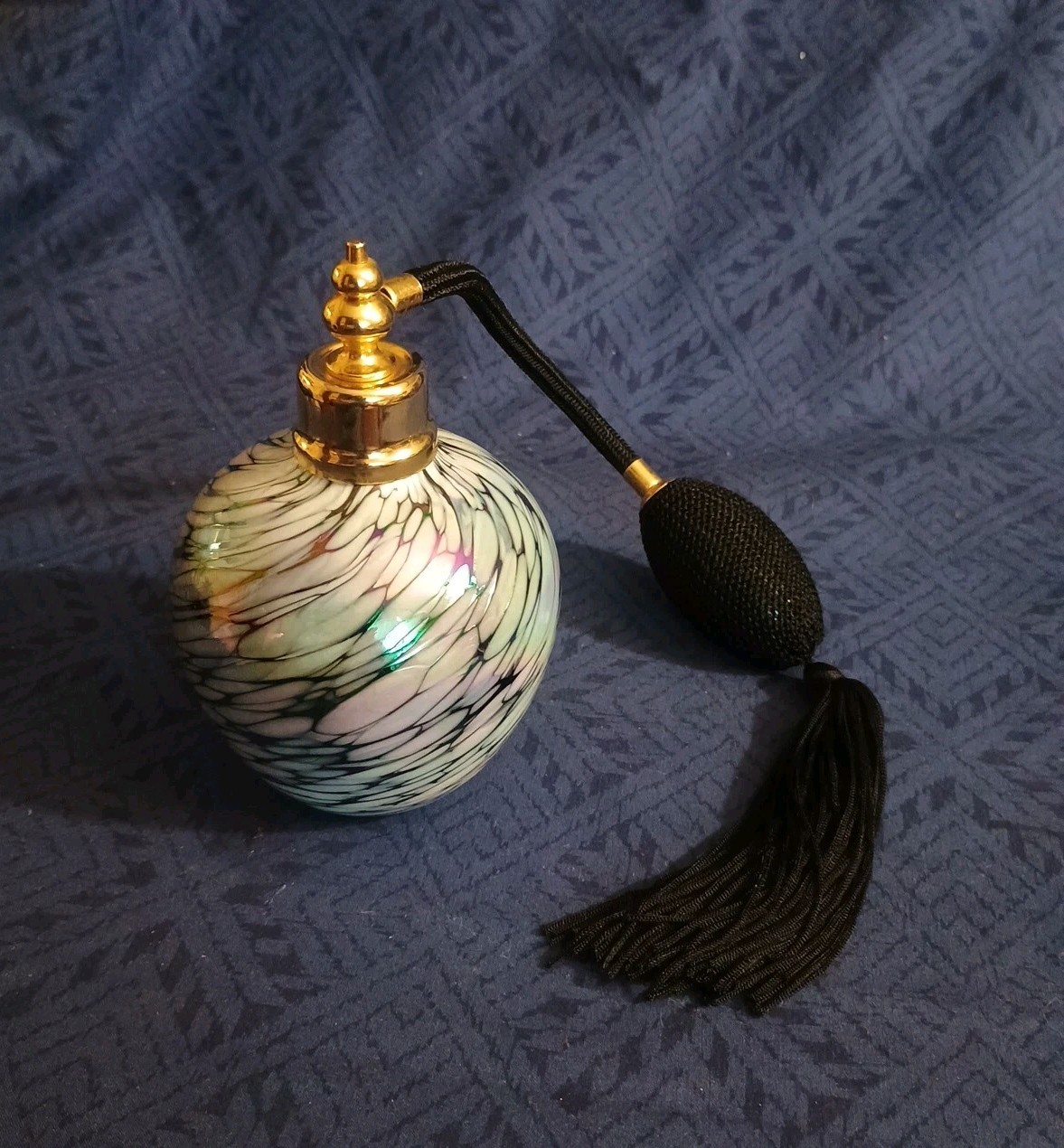 Victoria’s Secret iridescent art glass perfume bottle atomizer Works!