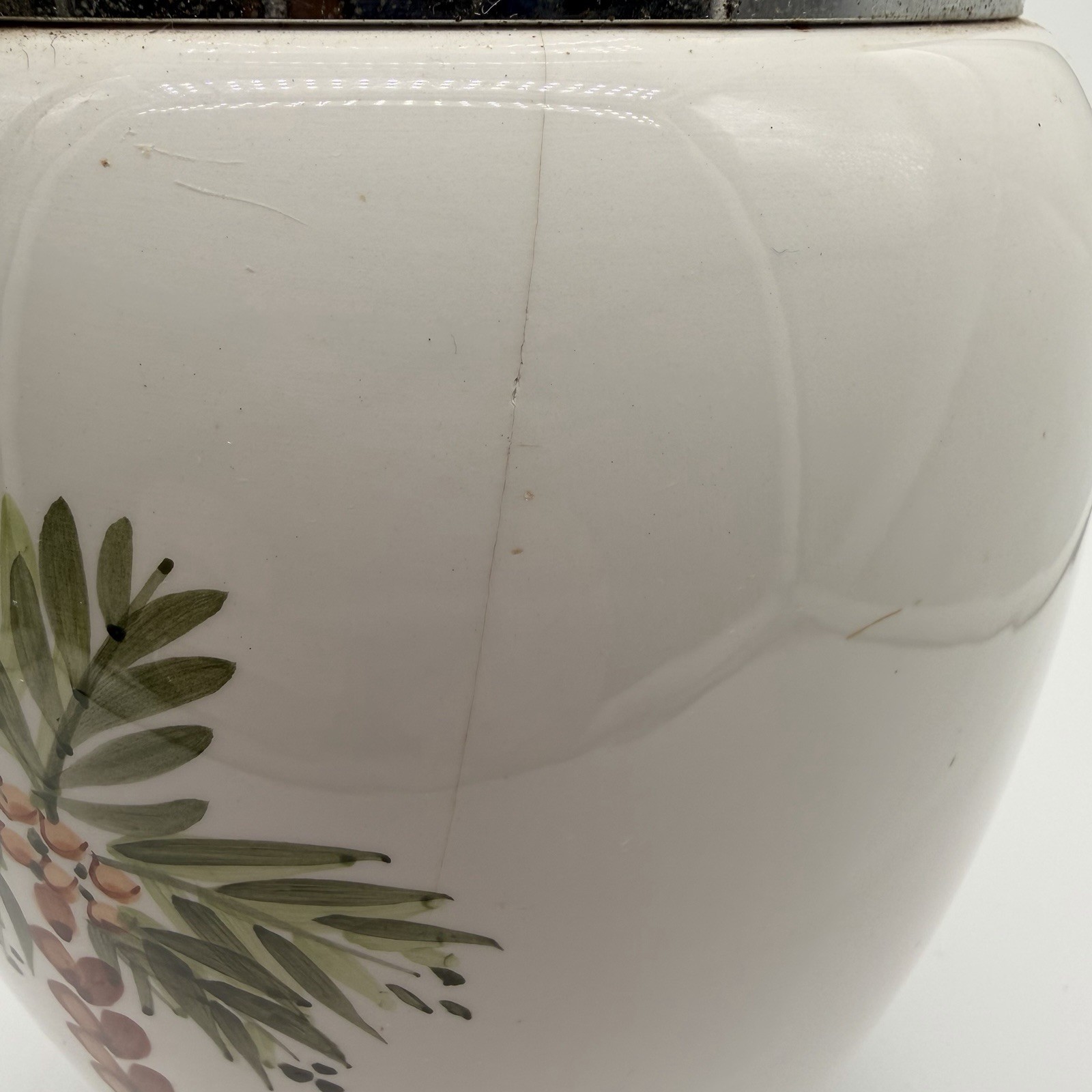 Aged Gibson USA Elite Vase With Lockable Lid & Latch