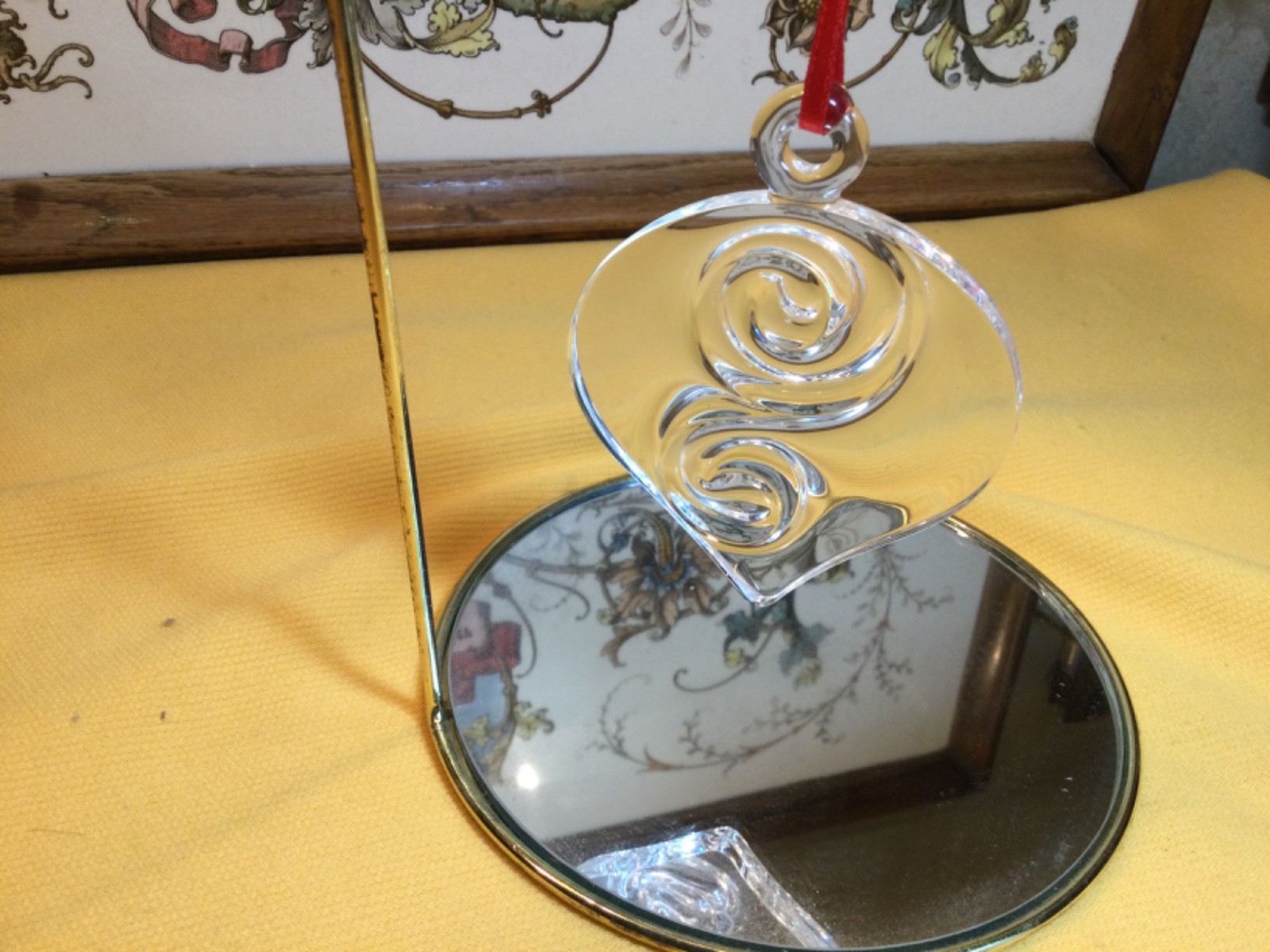Orrefores Crystal Swirl Teardrop Ornament/Window Light Catcher