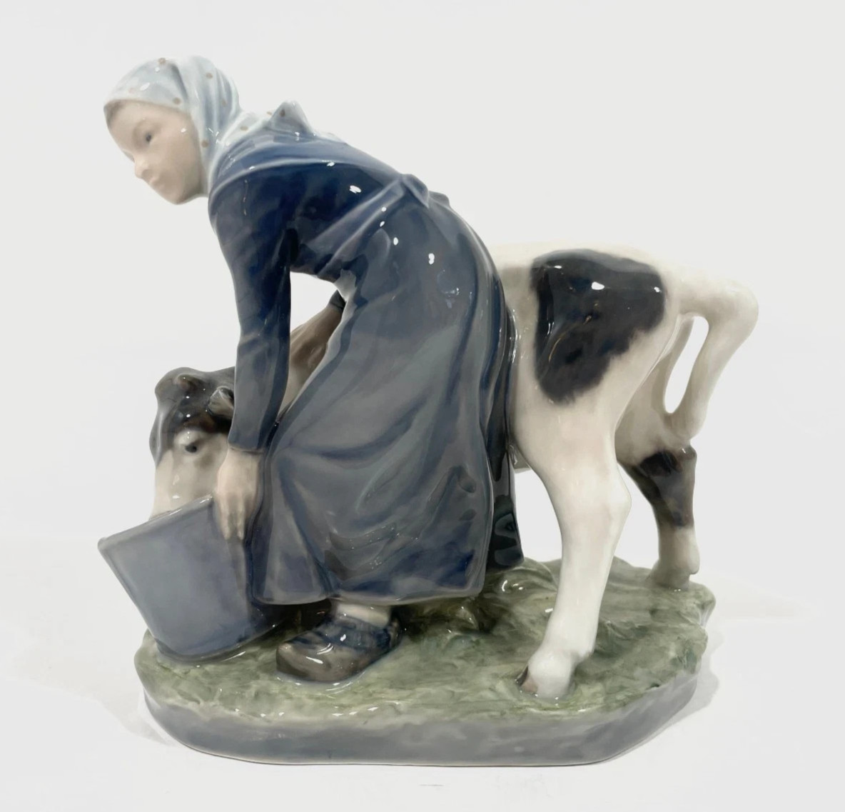 Royal Copenhagen GIRL WITH CALF Porcelain Figurine 779 Feeding Cow Denmark