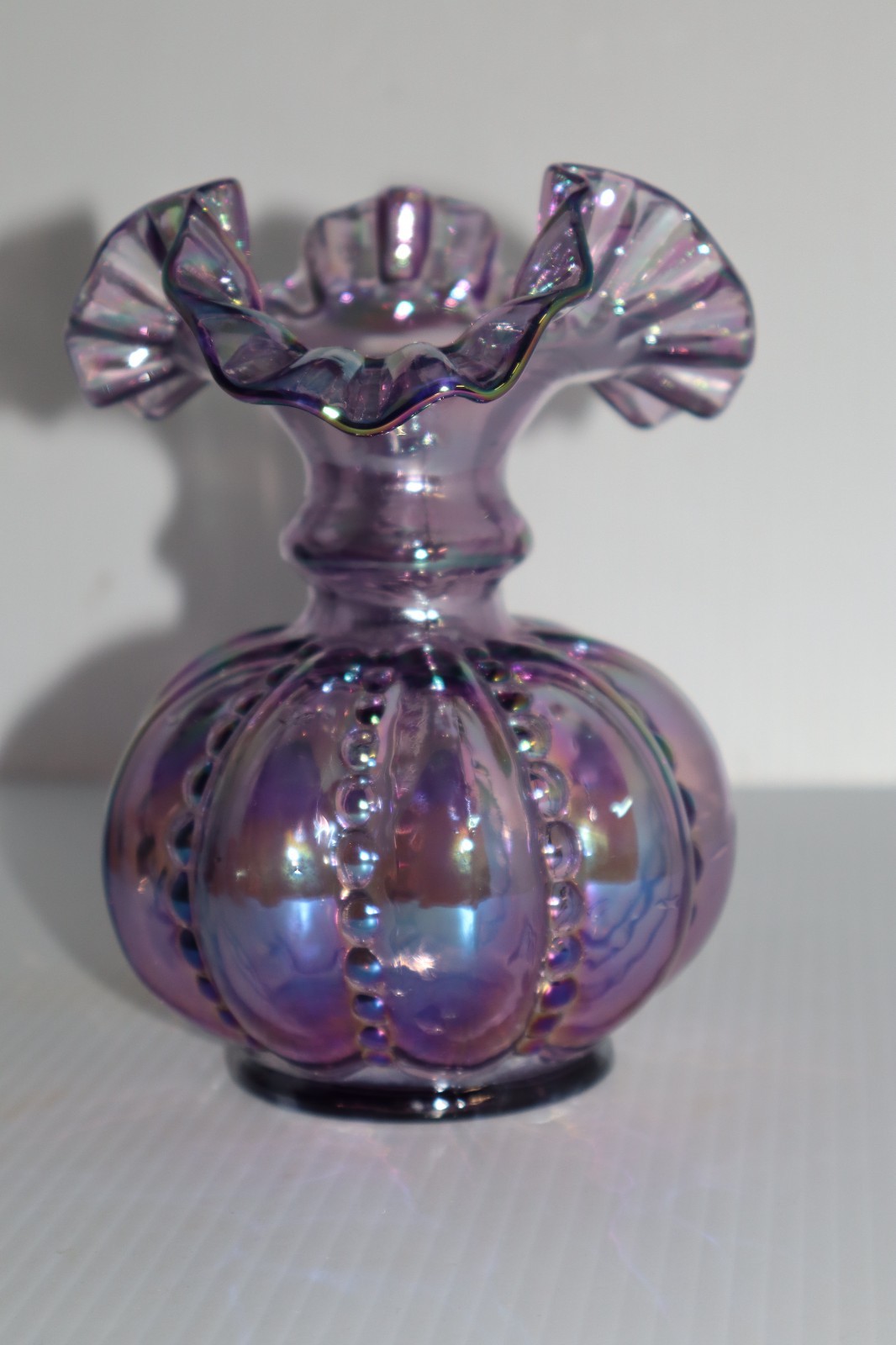 FENTON PURPLE IRIDESCENT CARNIVAL GLASS MELON RIB VASE 5 3/4″ TALL