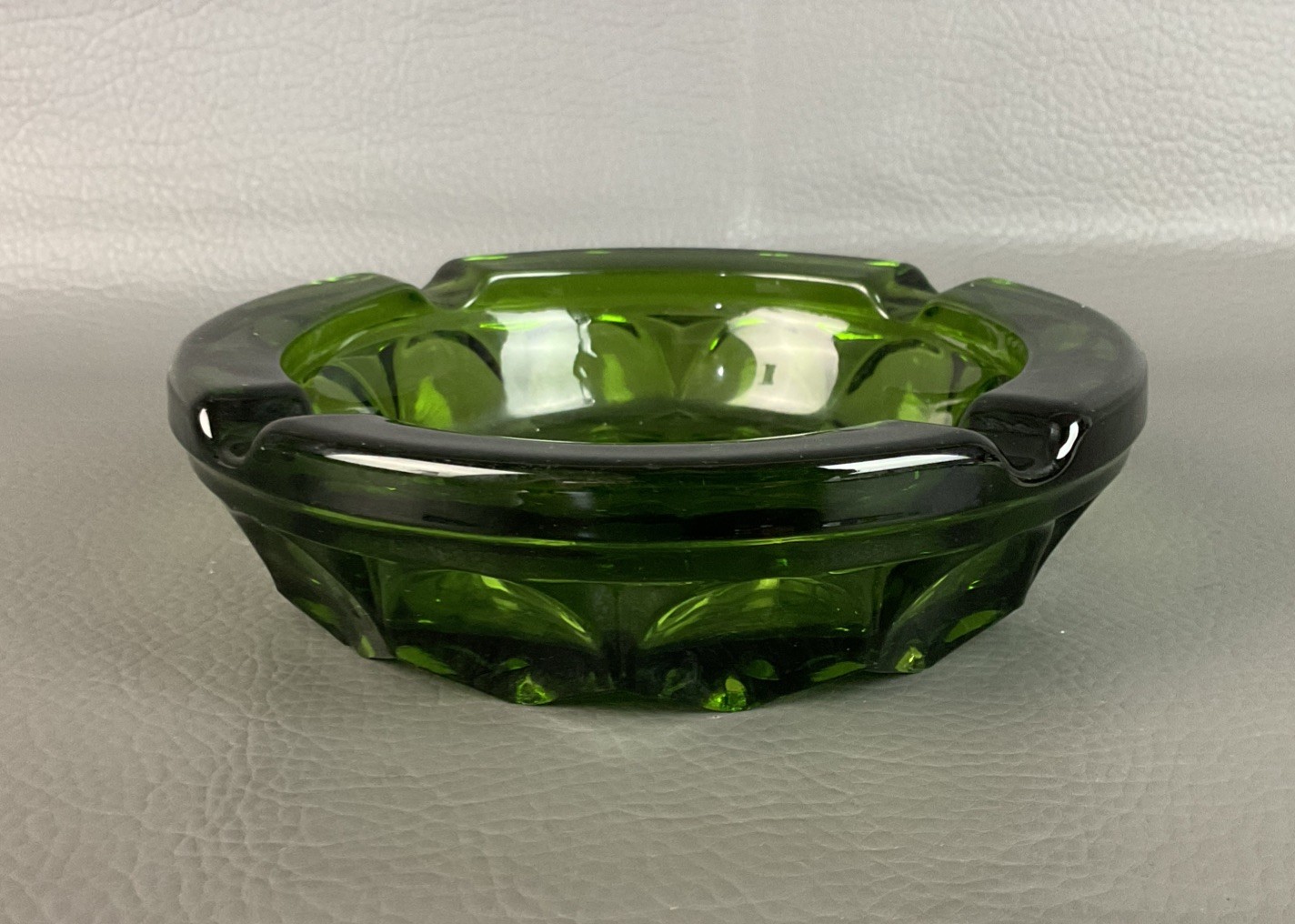 Vintage Anchor Hocking 6” Fairfield Emerald Green Starburst Glass Ashtray