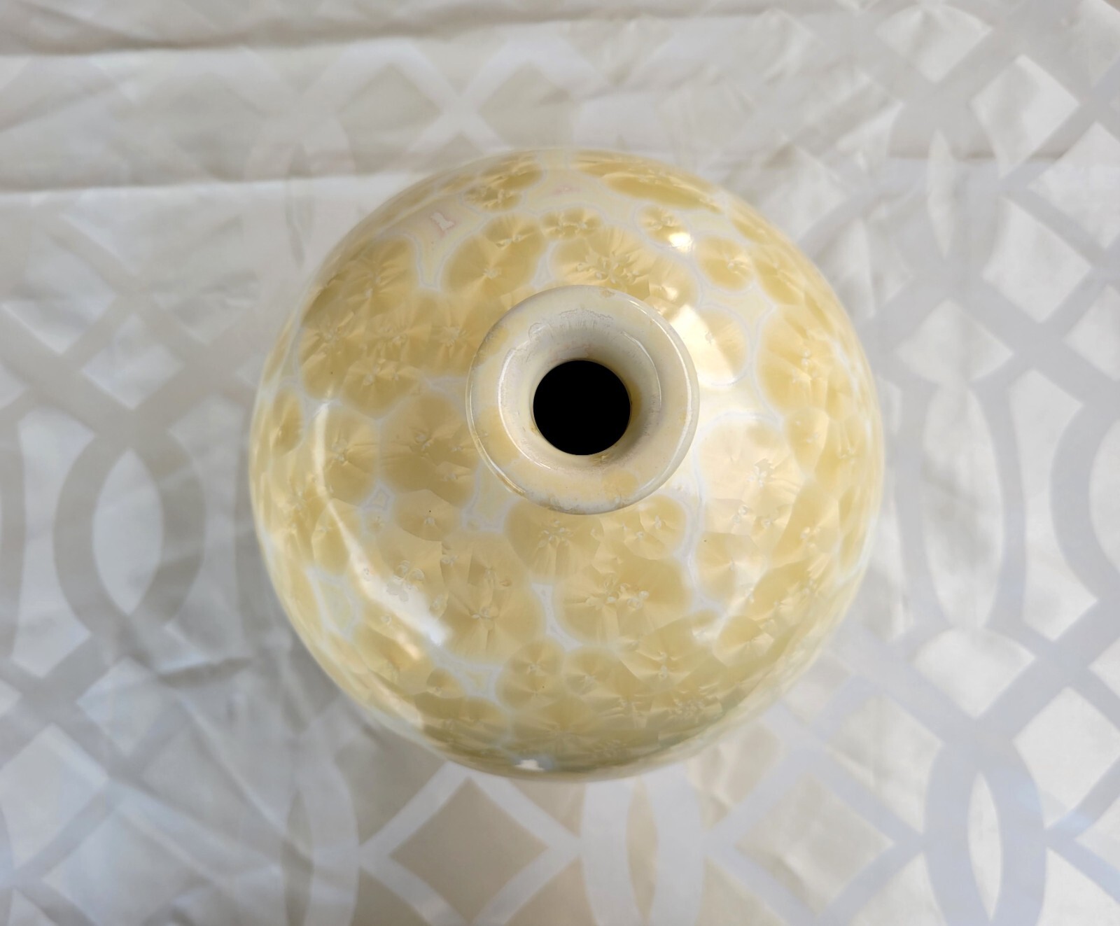 LARGE AUSTRALIAN STUDIO POTTERY WHITE CRYSTALLINE GLAZE VASE 33.5CM TALL