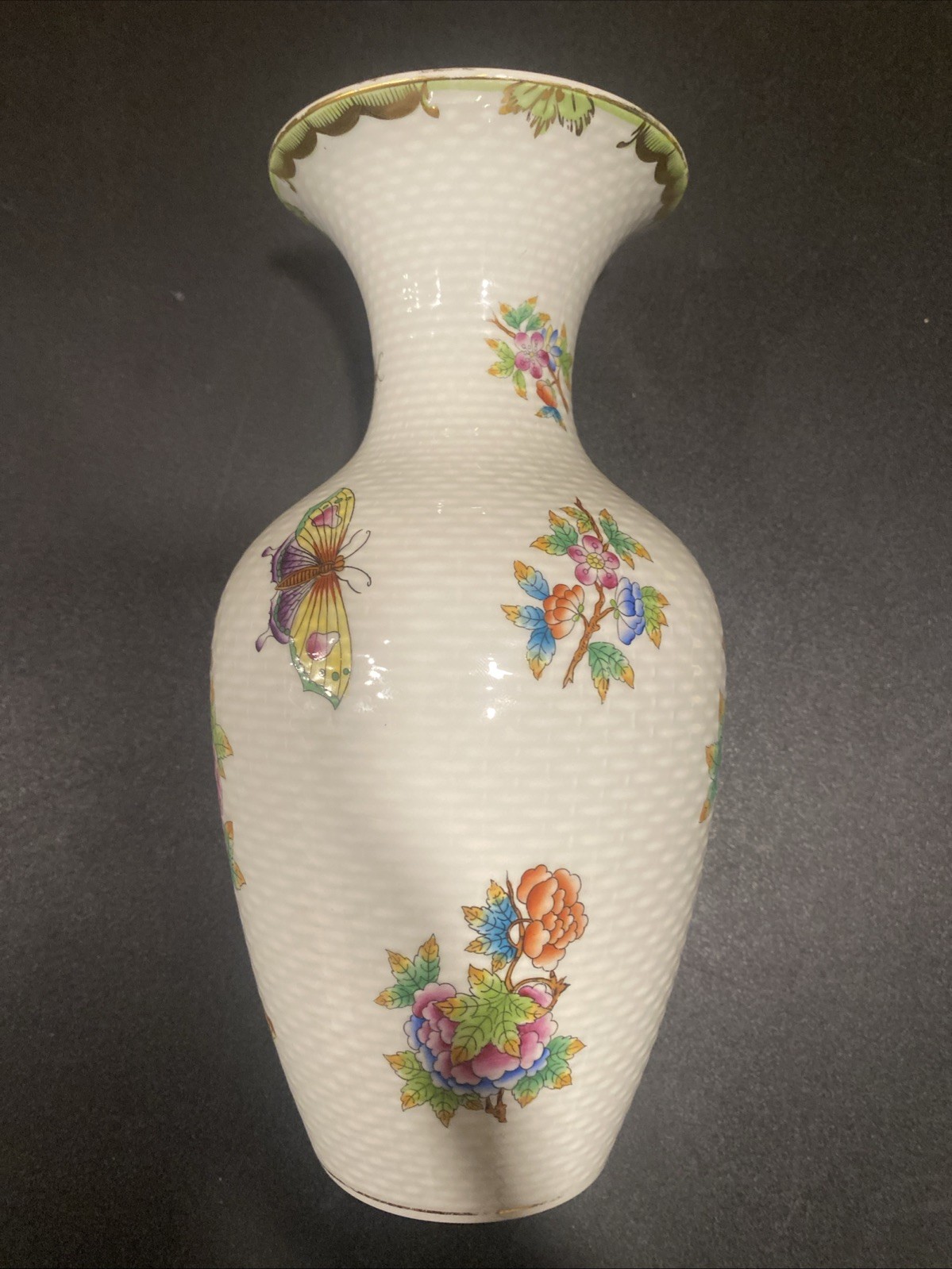 Herend Queen Victoria Hand Painted Vase Beautiful 9.5”
