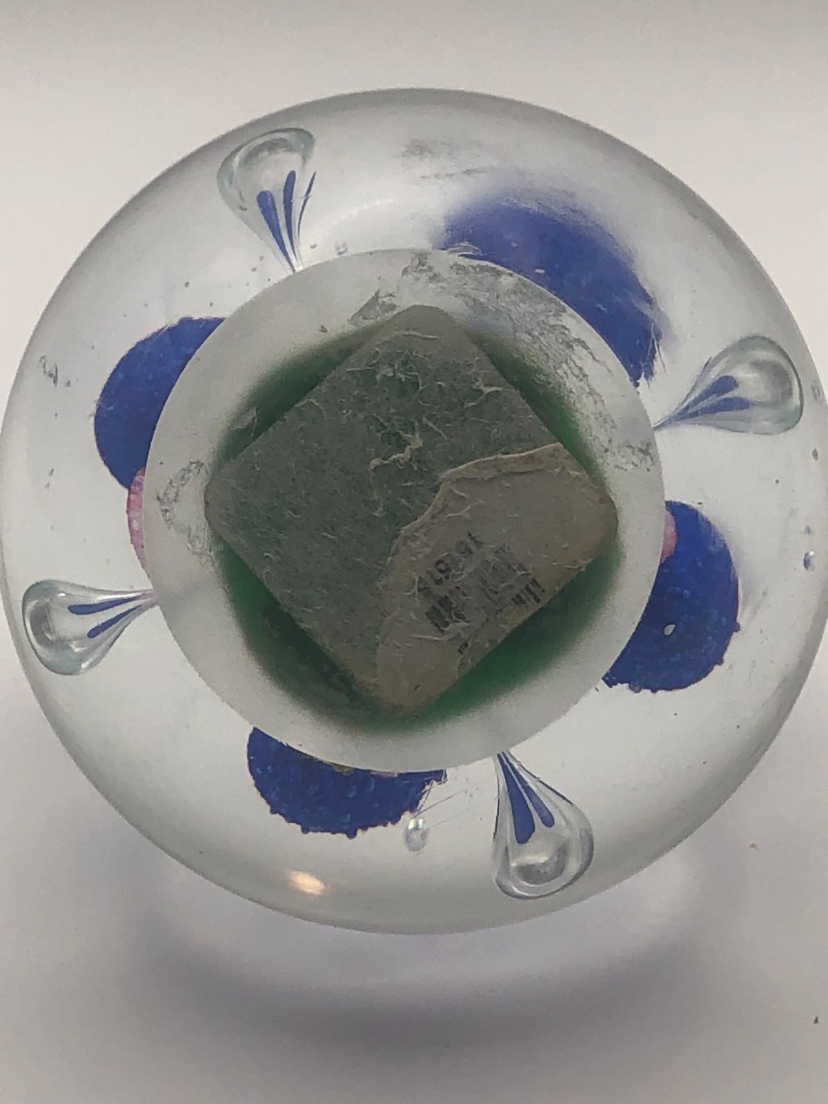 VNTG Art Glass Paperweight Lily Flower Hand Blown 3″ Wide/High 1.2lbs