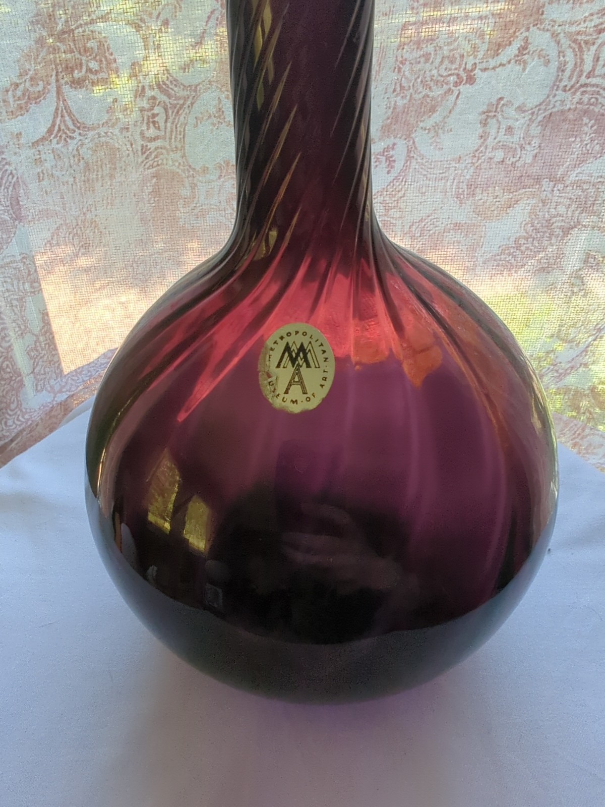 METROPOLITAN MUSEUM OF ART MOMA Amethyst Glass VaseHand Blown Swirl Vint. 8”H