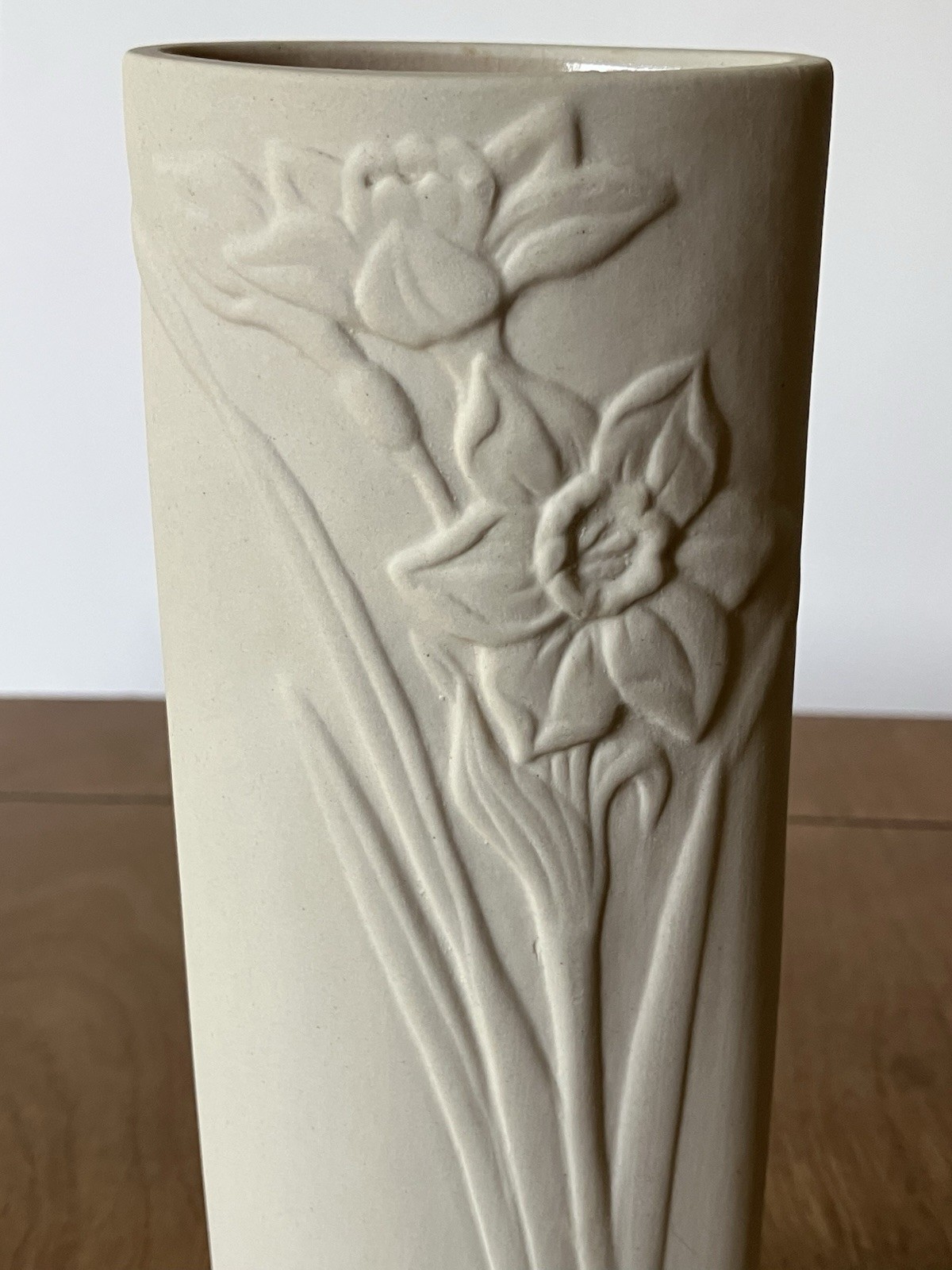 Santa Barbara Ceramic Design Vase Unusual Daffodil Embossed Flat White SBCD