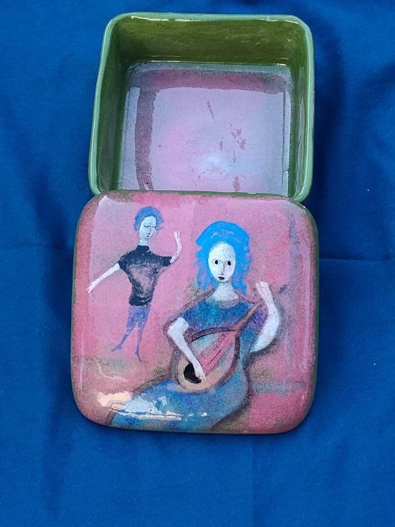 POLIA PILLIN TRINKET BOX WITH LID, SIGNED. LADY PLAYING LUTE WITH DANCER