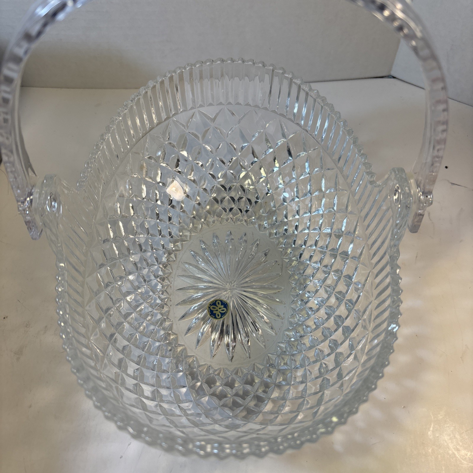 VTG NOS Home Beautiful Ambrosia Designs Crystal Basket glass Handle Table Décor