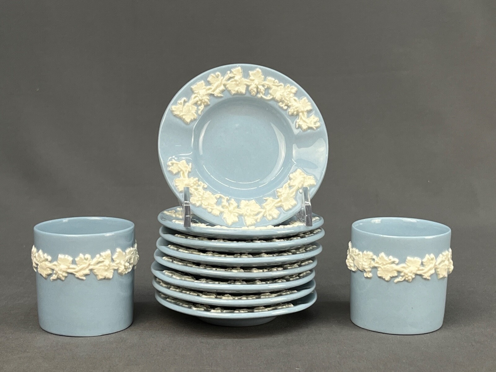 8 Wedgwood CREAM ON LAVENDER Queensware 3 3/8″ Ashtrays + 2 Cigarette Holders