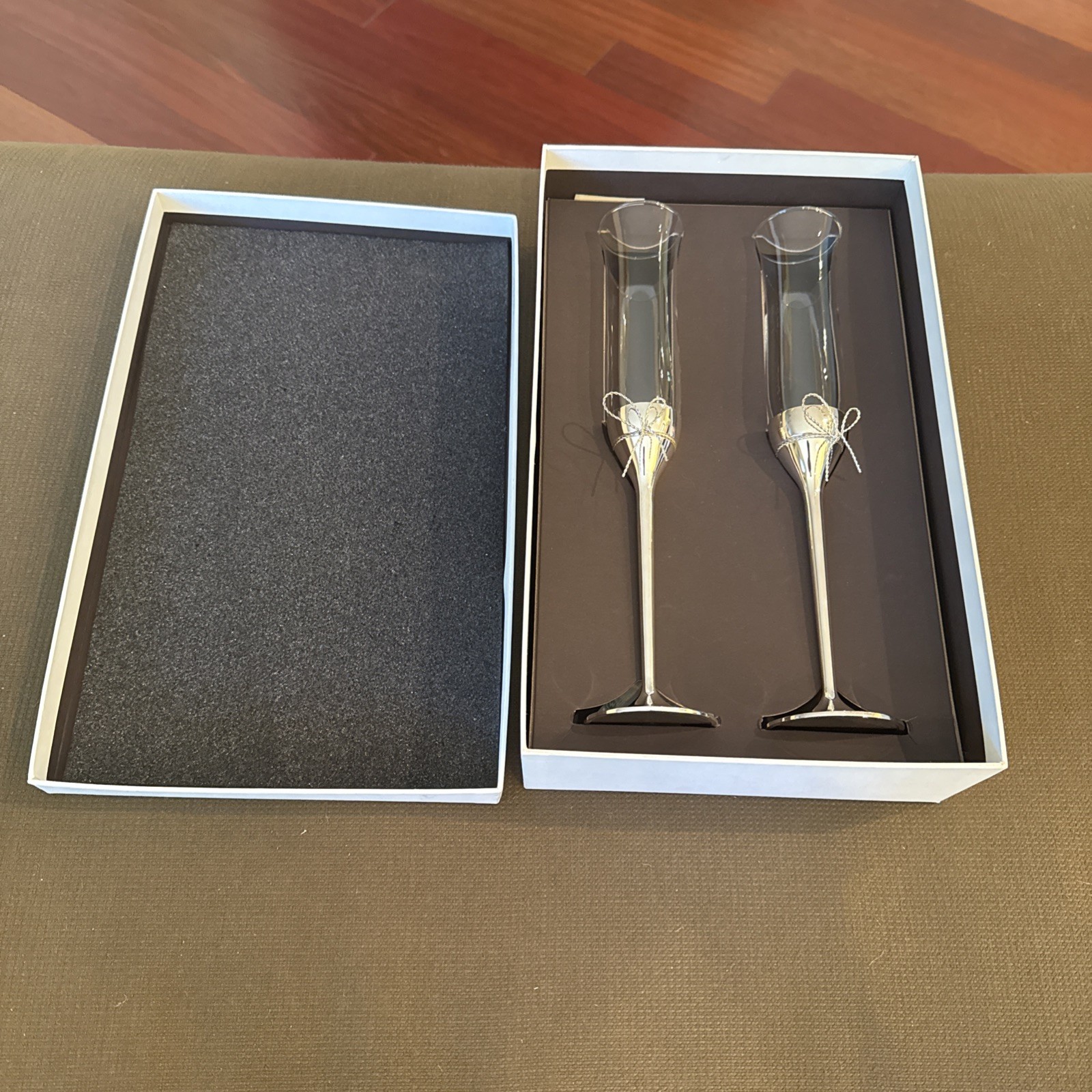 WEDGWOOD VERA WANG LOVE KNOTS FLUTE Champagne PAIR SET SILVER PLATED NEW IN BOX