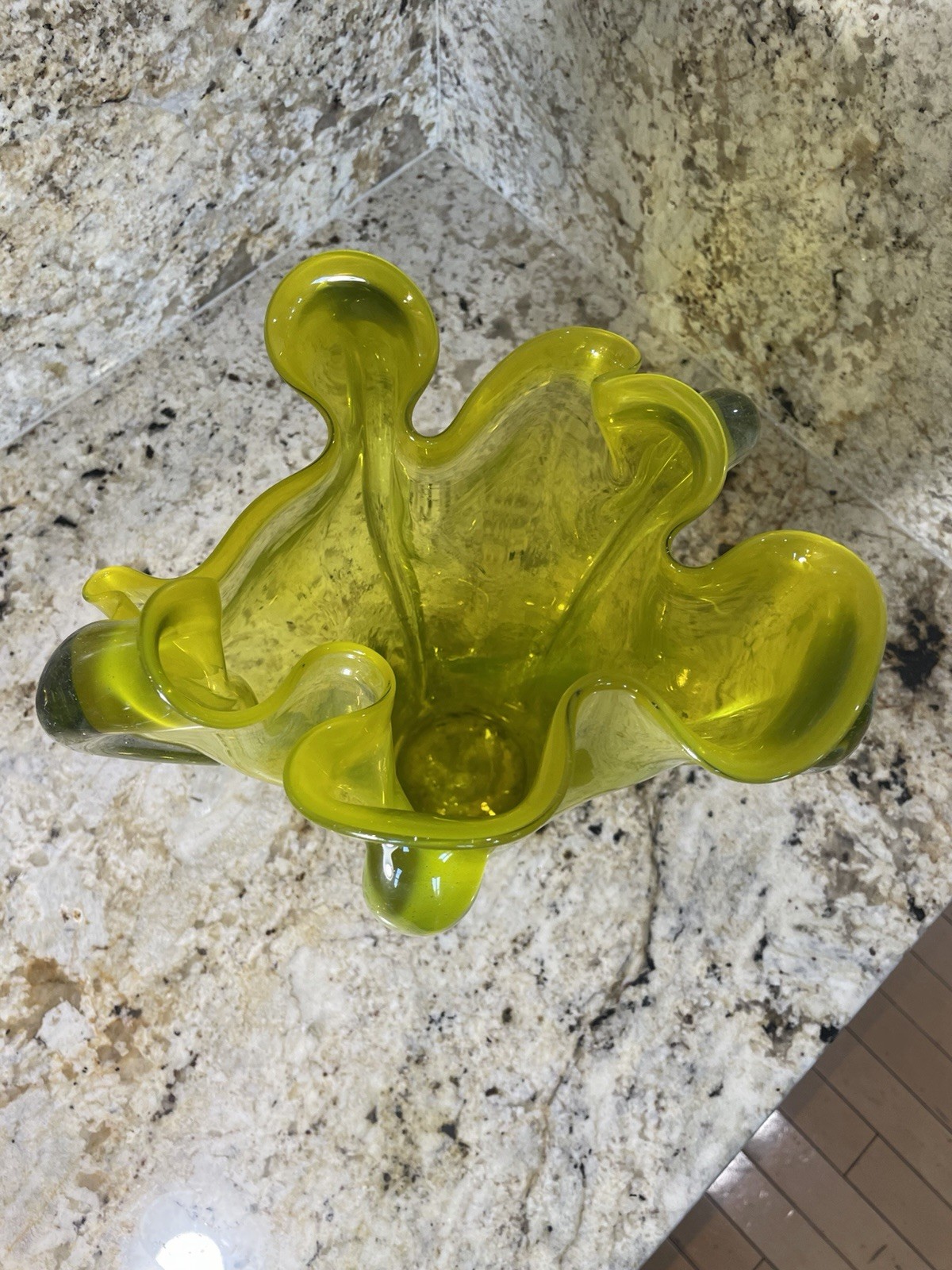 Vintage MCM Hand-Blown Handkerchief Ruffled Rim Art Lime Glass Green Vase