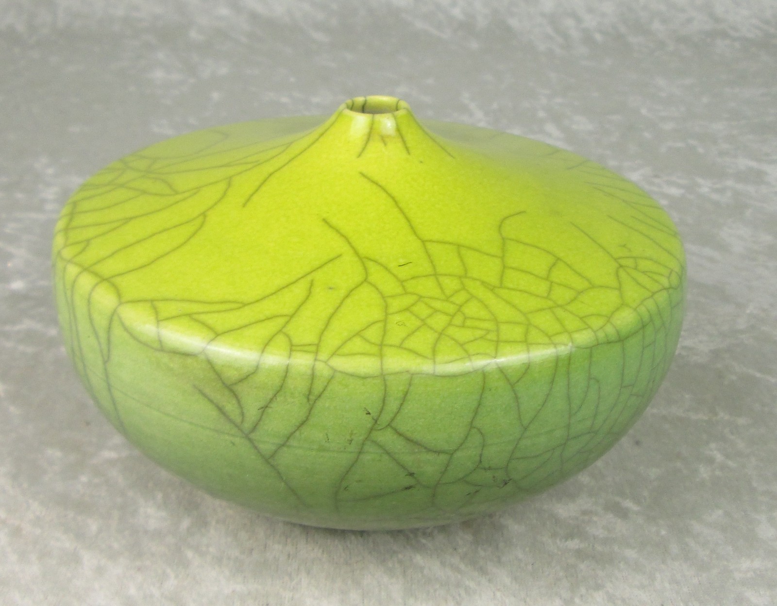 Pamela Summers Pottery Vase Crackle Raku Lime Green 3-3/4 in Tall 6in Diameter